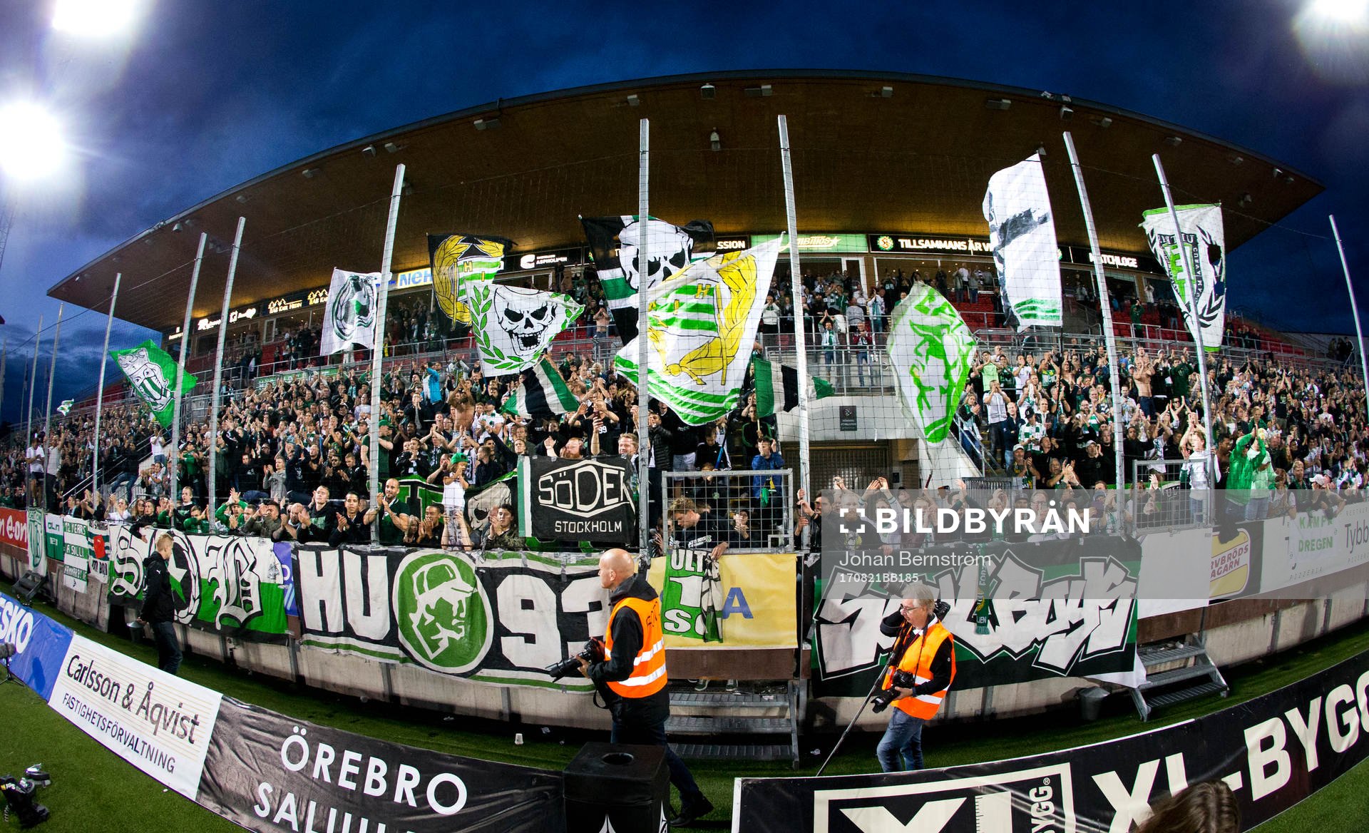 Hammarbys supportrar jublar