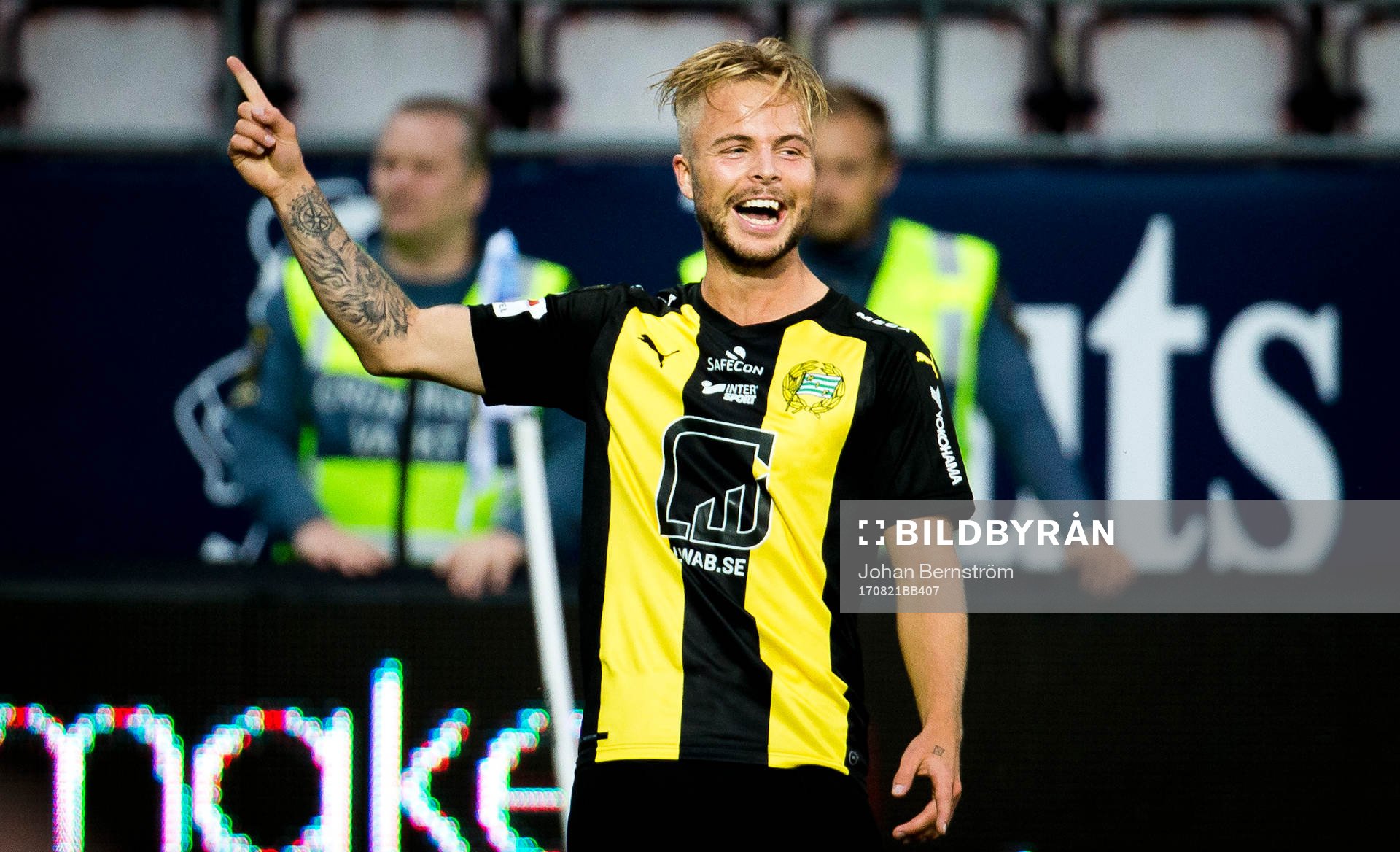 Hammarbys Sander Svendsen gör 0-2 och jublar under fotbollsmatchen i Allsvenskan mellan Örebro och Hammarby den 21 augusti 2017 i Örebro.
