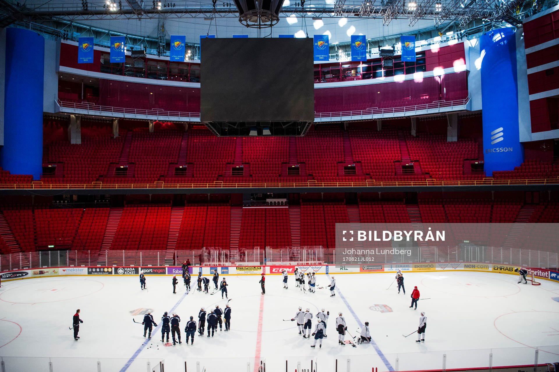 Spelare från NHL och Djurgården deltar i en träning i