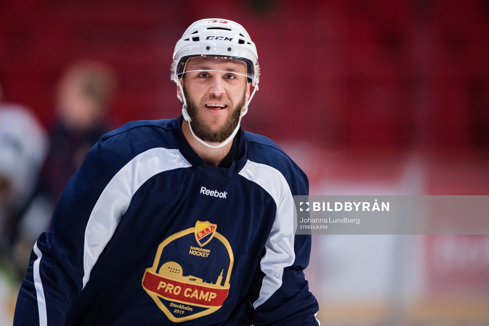 Ottawas Fredrik Claesson deltar i en träning