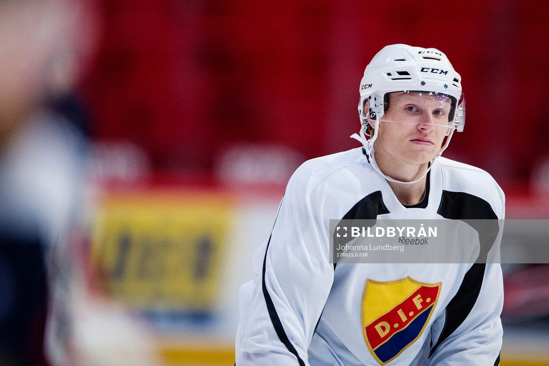 Djurgårdens Alexander Falk deltar i en träning