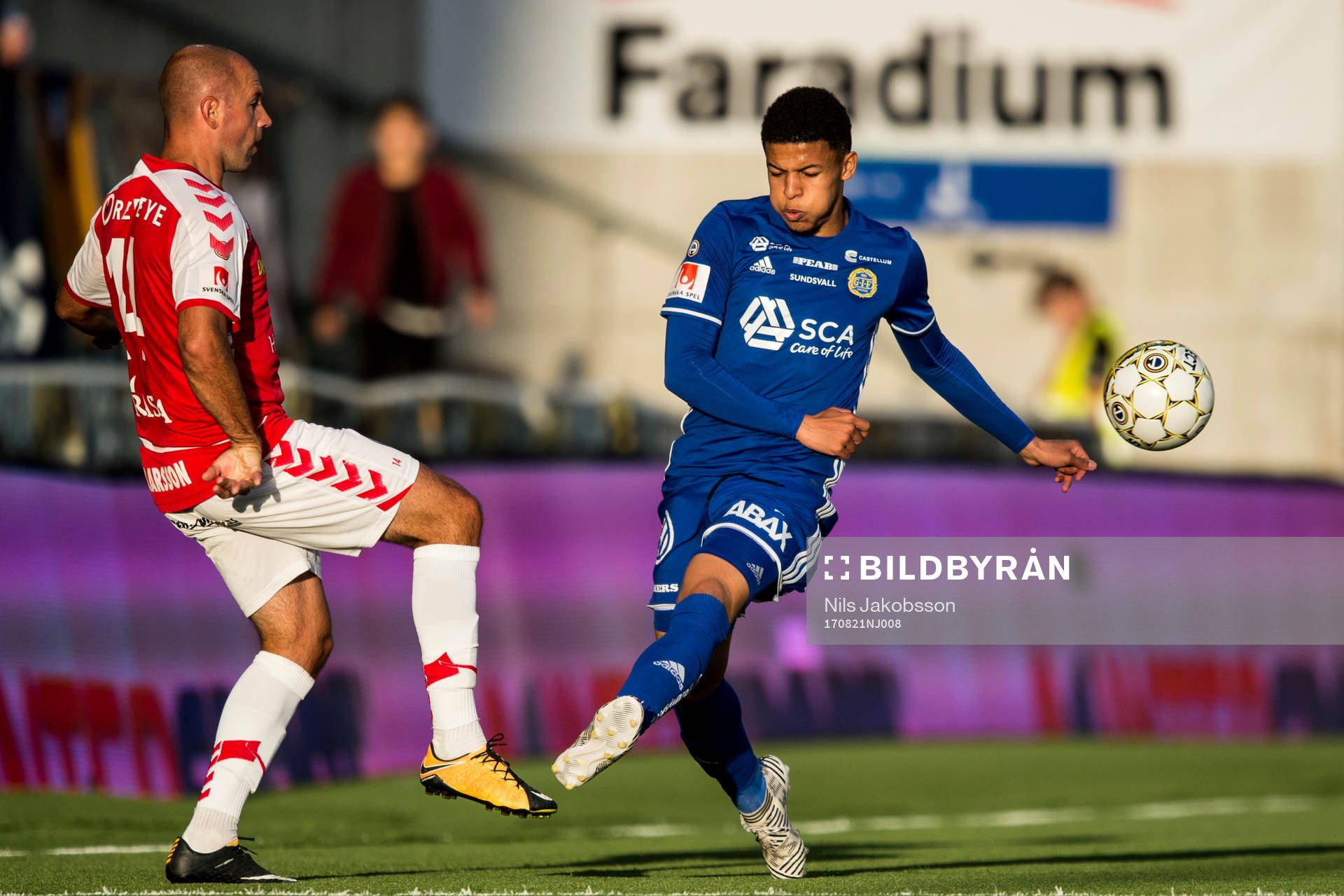 Kalmars Stefan Larsson och Sundsvalls Romain Gall