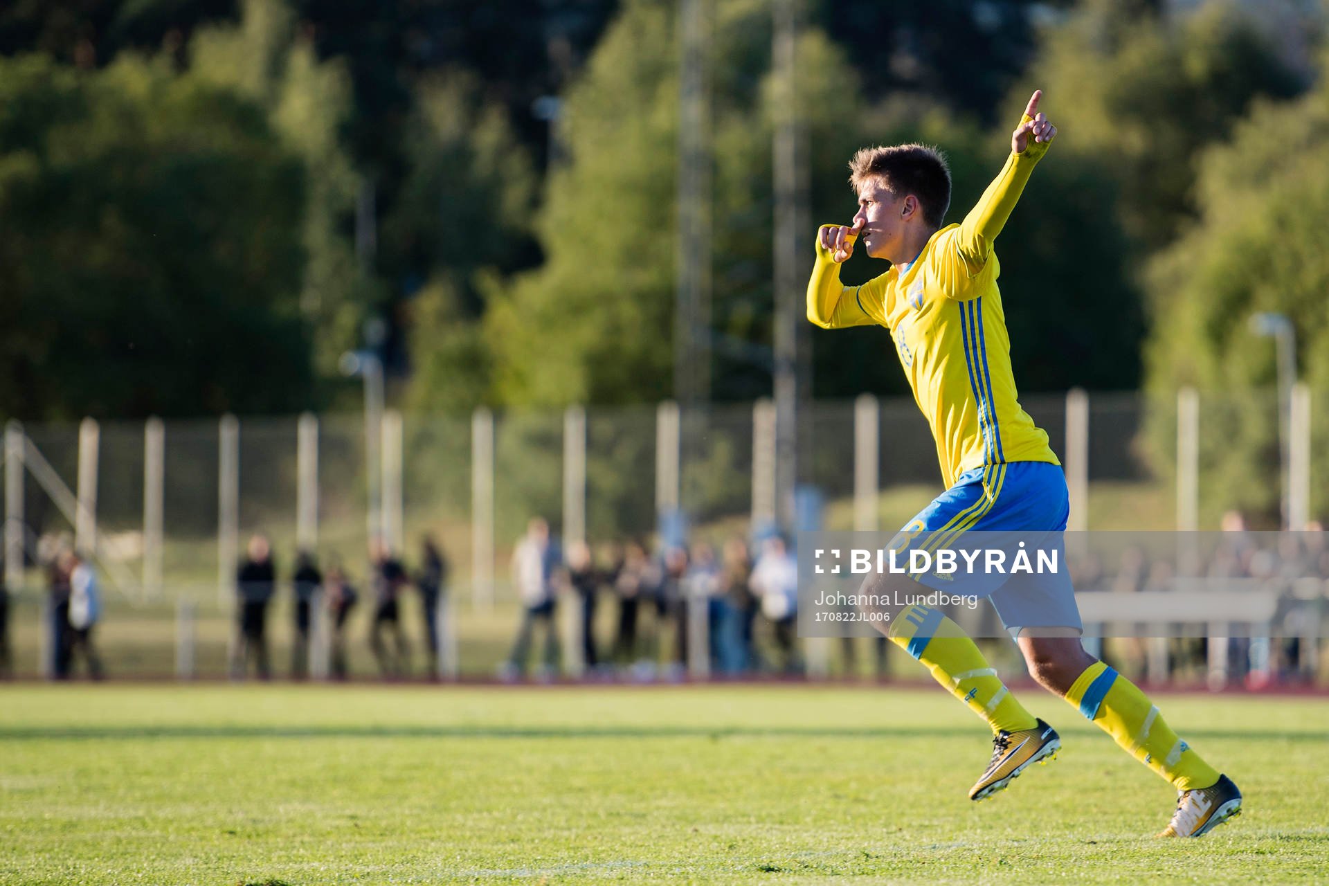 Sveriges Tim Prica jublar efter att han har gjort 2-0 under P15-landskampen i fotboll mellan Sverige och Finland den 22 augusti i Stockholm.