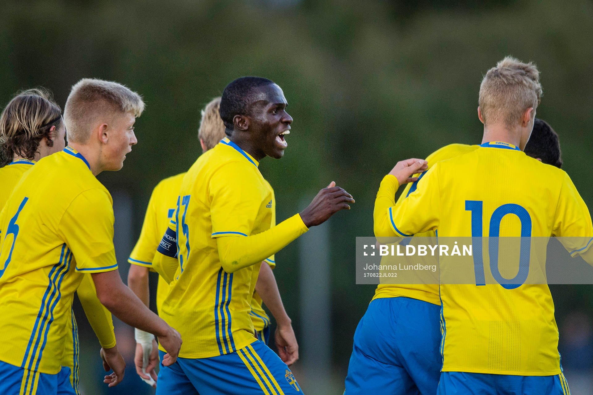 Sveriges David Ngoma (m) jublar