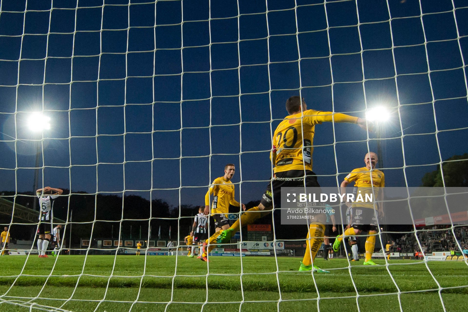 Elfsborgs Emir Bajrami jublar under fotbollsmatchen i Svenska Cupen mellan Landskrona och Elfsborg den 23 augusti 2017 i Landskrona.