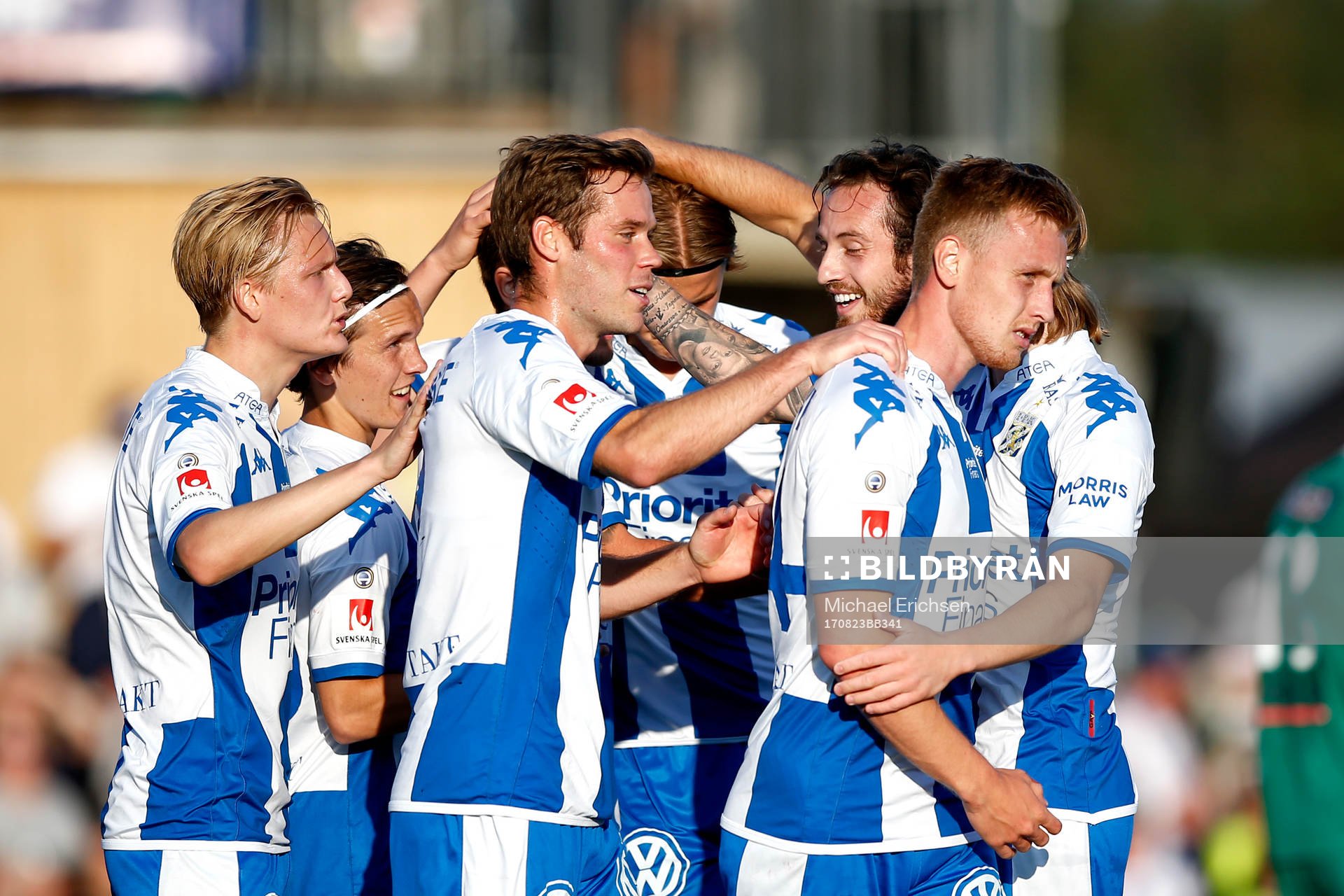 IFK Göteborgs Sebastian Ohlsson jublar med lagkamrater