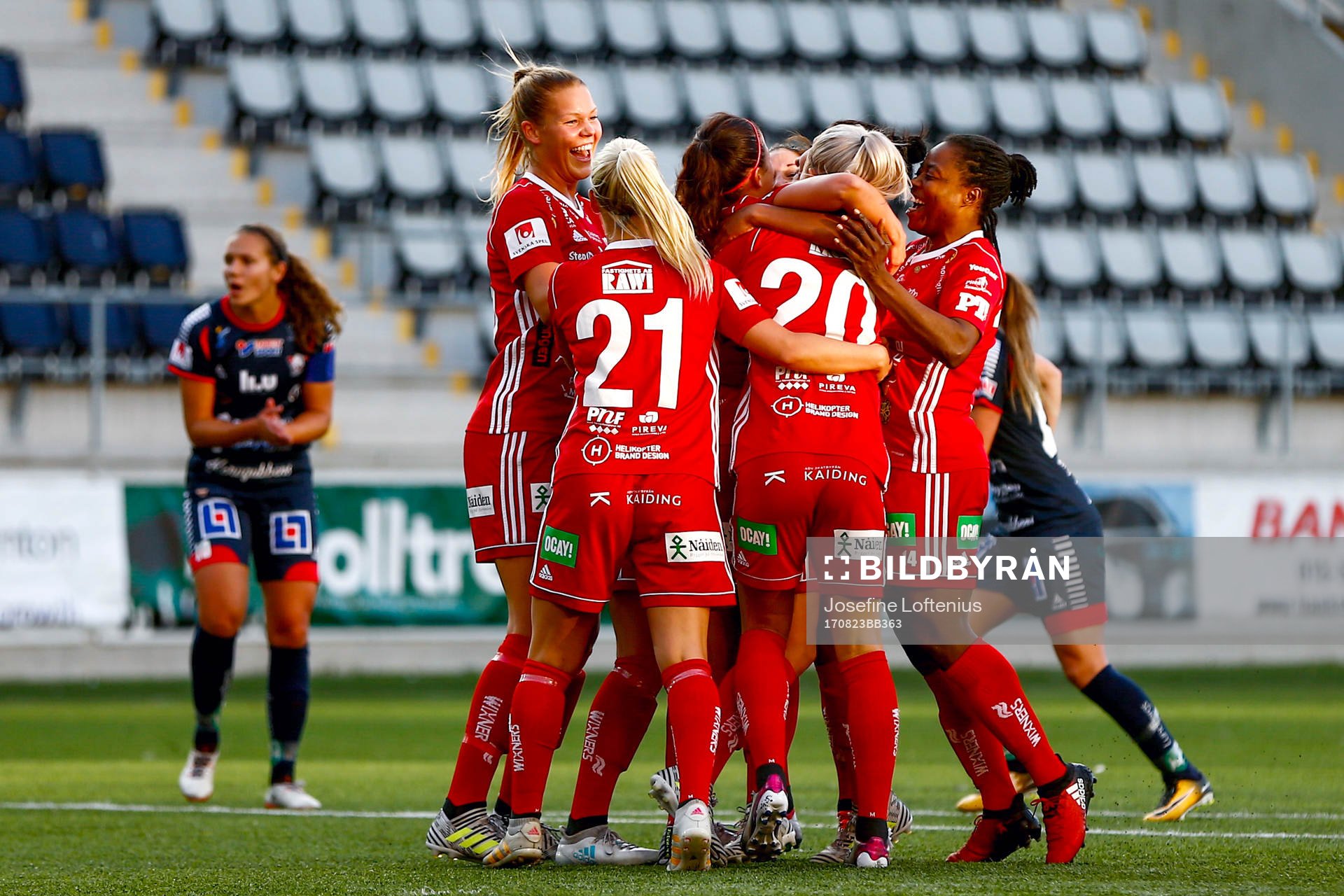 Piteås Hanna Pettersson jublar med lagkamrater