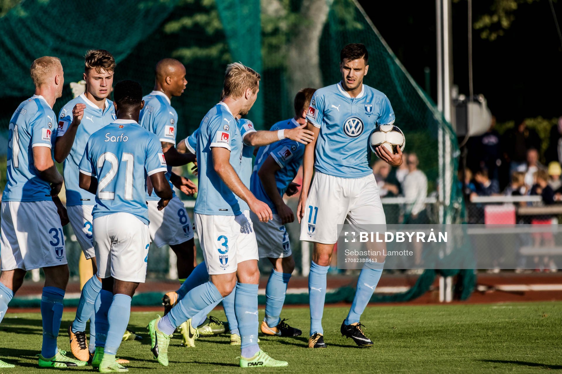 Malmö FFs Alexander Jeremejeff har gjort 1-1 och jublar