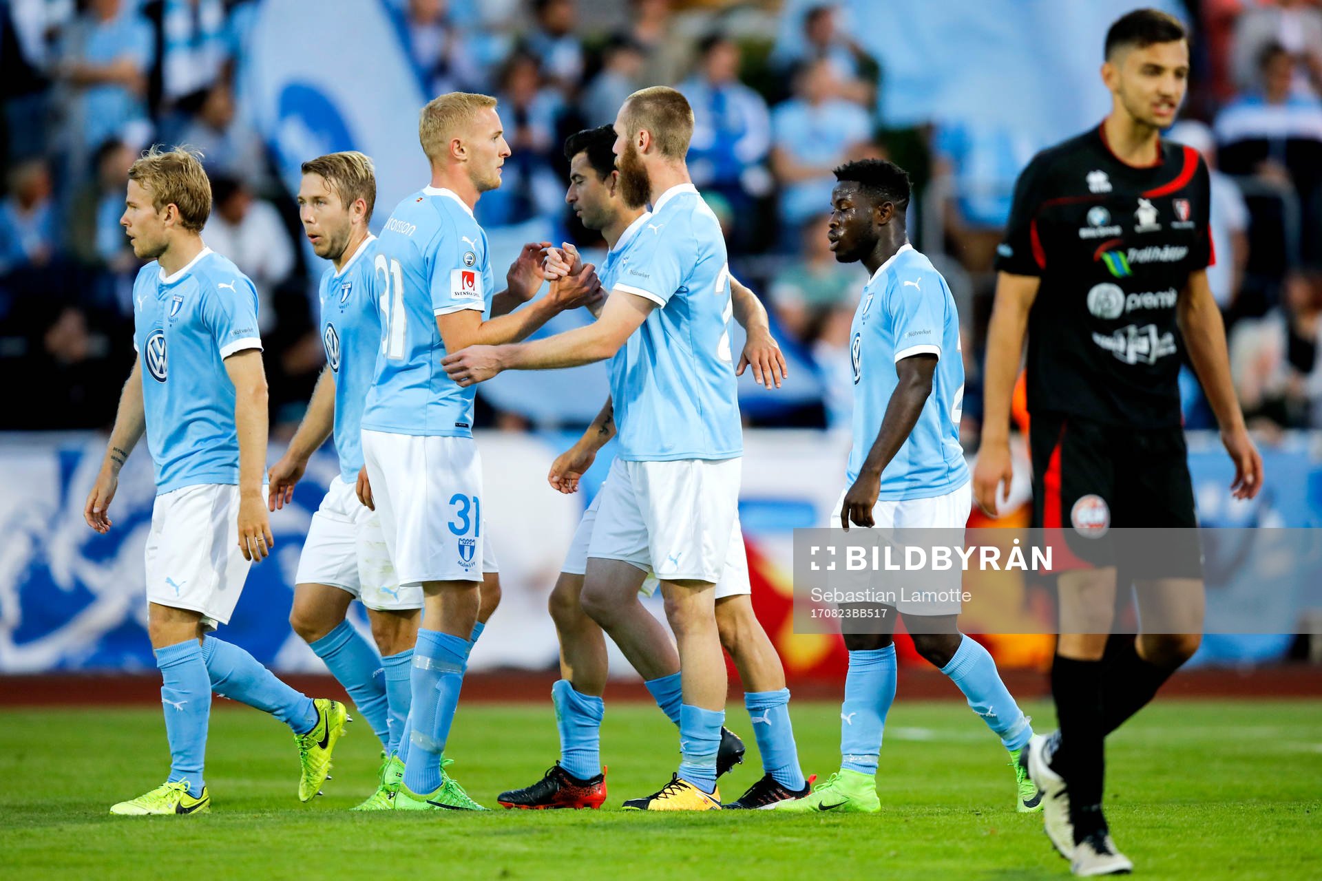 Malmö FFs Jo Inge Berget jublar med lagkamrater