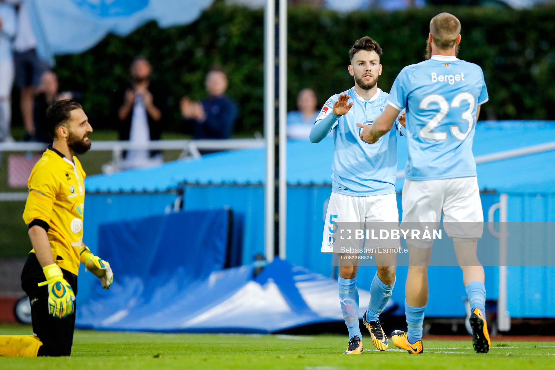 Malmö FFs Erdal Rakip jublar med Jo Inge Berget
