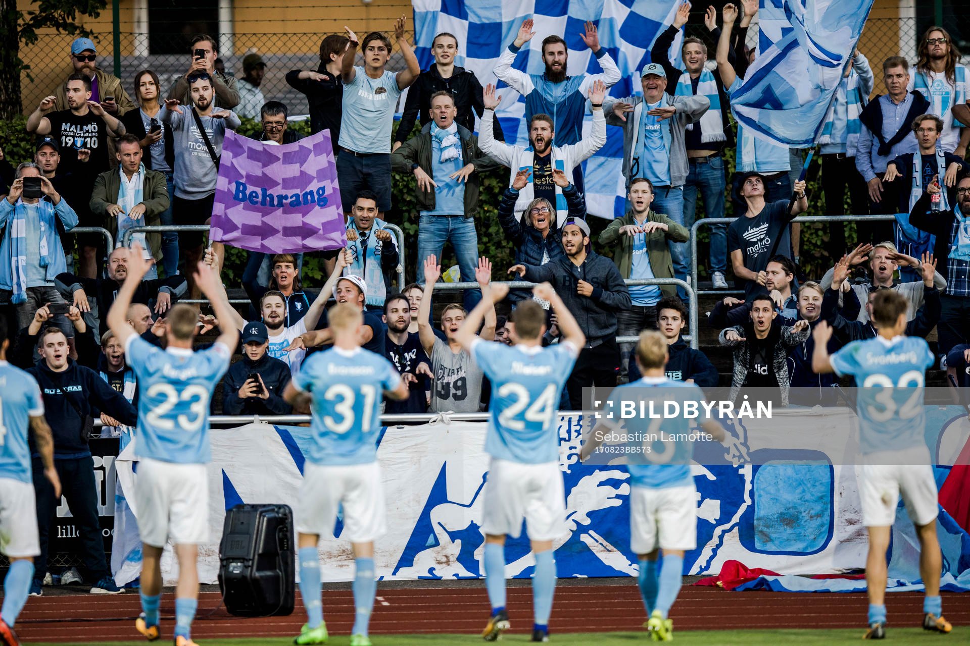 Malmö FFs spelare jublar med fansen