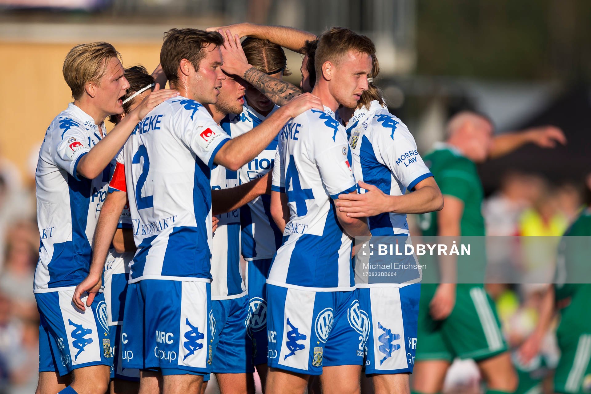 IFK Göteborgs Sebastian Ohlsson jublar ihop med lagkamrater