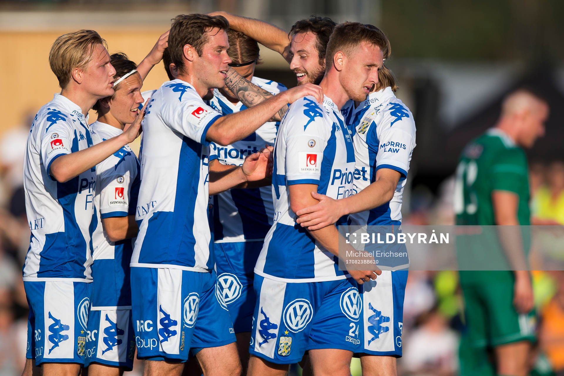 IFK Göteborgs Sebastian Ohlsson jublar ihop med lagkamrater
