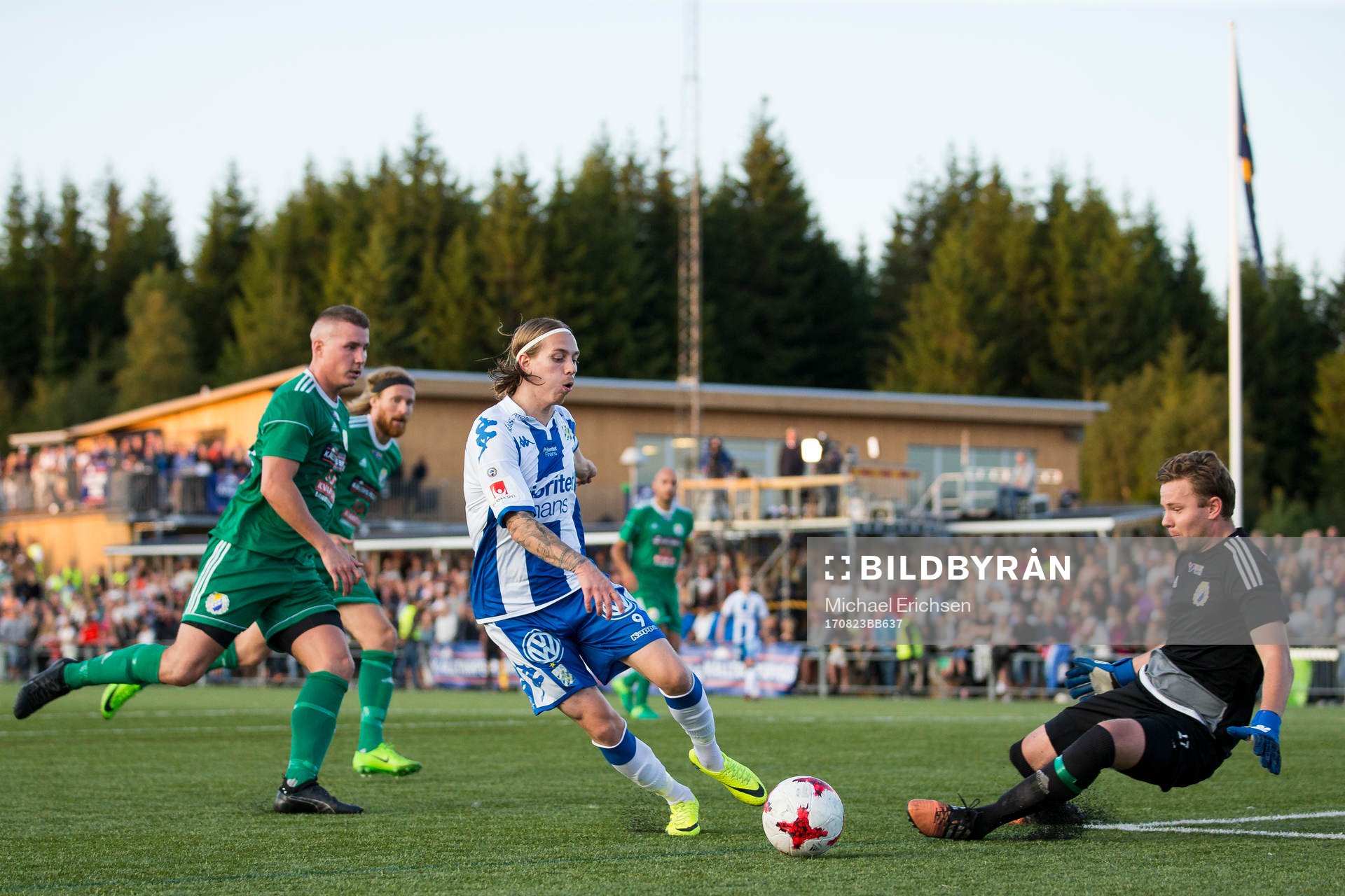 IFK Göteborgs Elias Mar Omarsson rundar Landvetters