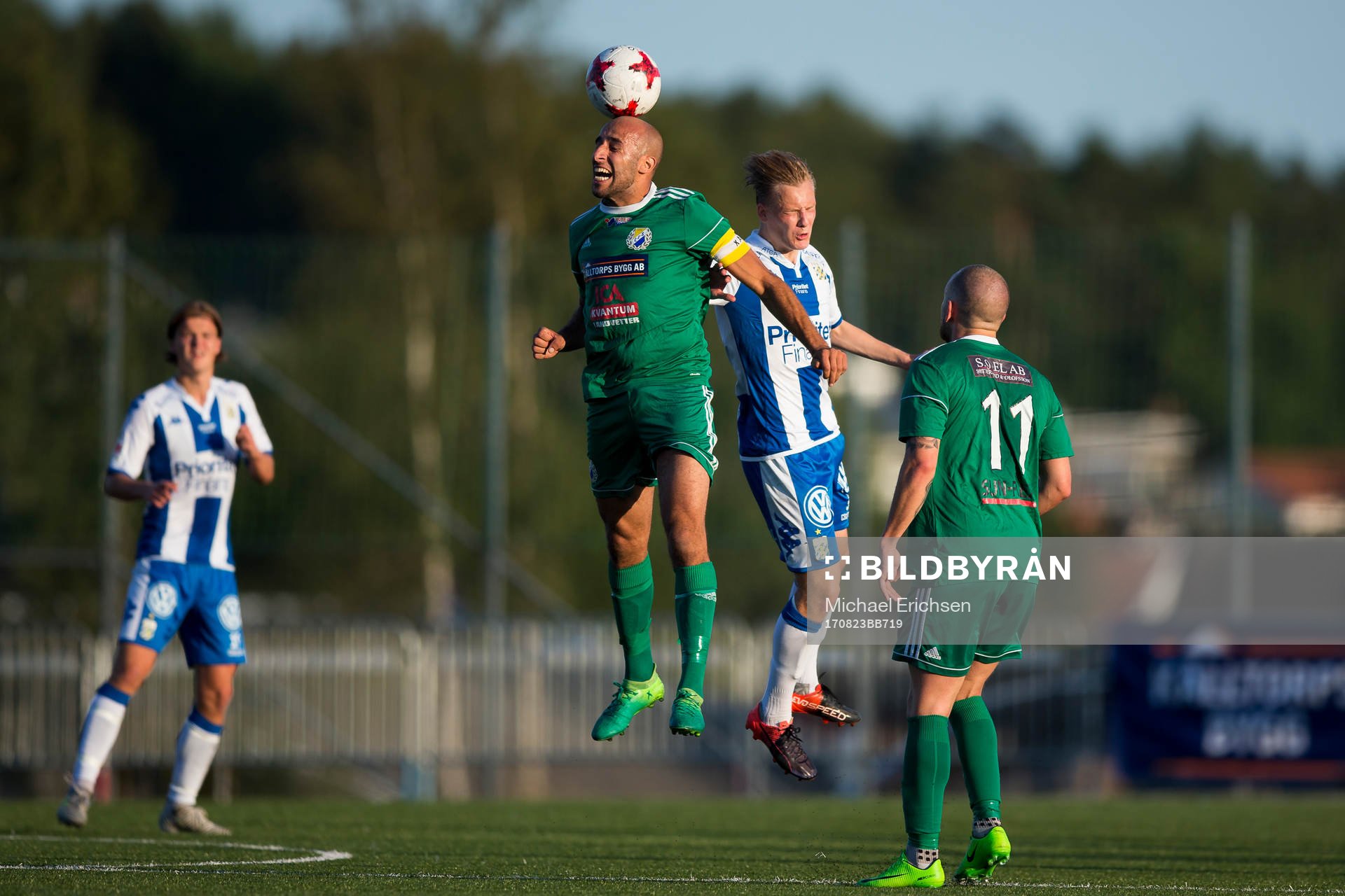 Landvetters Yasin Belouati vinner nickduell mot IFK Göteborgs Billy Nordström under fotbollsmatchen i Svenska cupen mellan Landvetter och IFK Göteborg den 23 augusti 2017 i Göteborg.