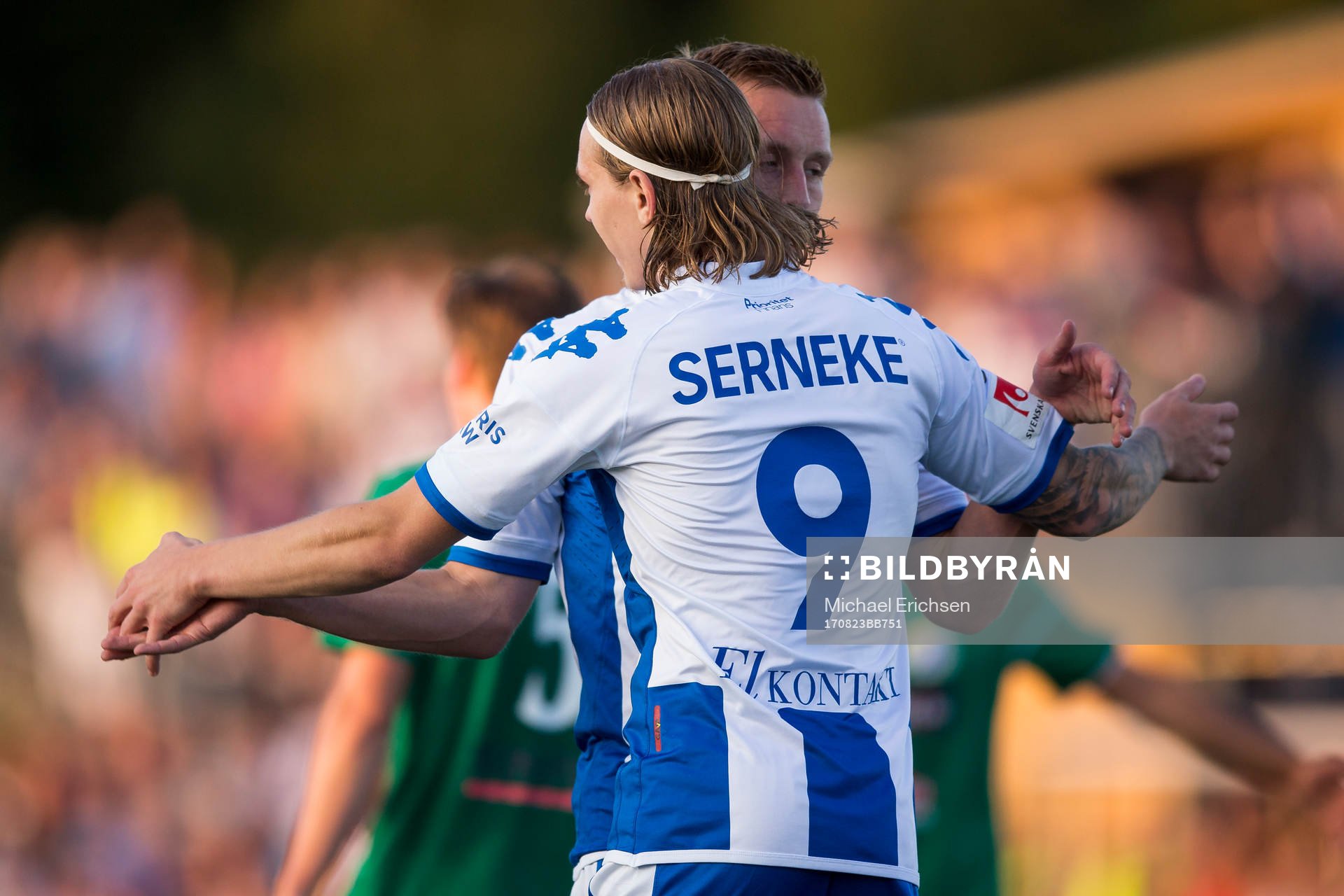 IFK Göteborgs Elias Mar Omarsson jublar och omfamnas av Sebastian Ohlsson efter 0-5 under fotbollsmatchen i Svenska cupen mellan Landvetter och IFK Göteborg den 23 augusti 2017 i Göteborg.