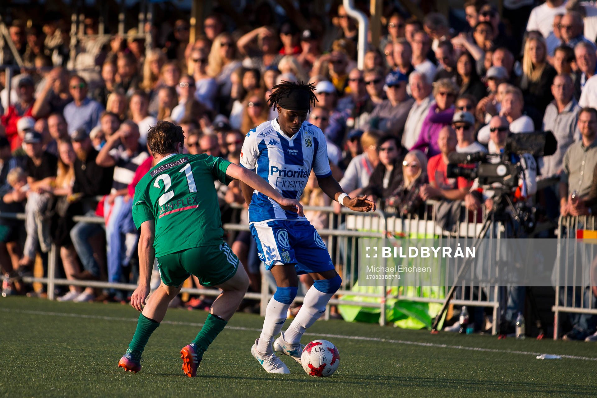 Landvetters Fredrik Forsman mot IFK Göteborgs Sam Adekugbe
