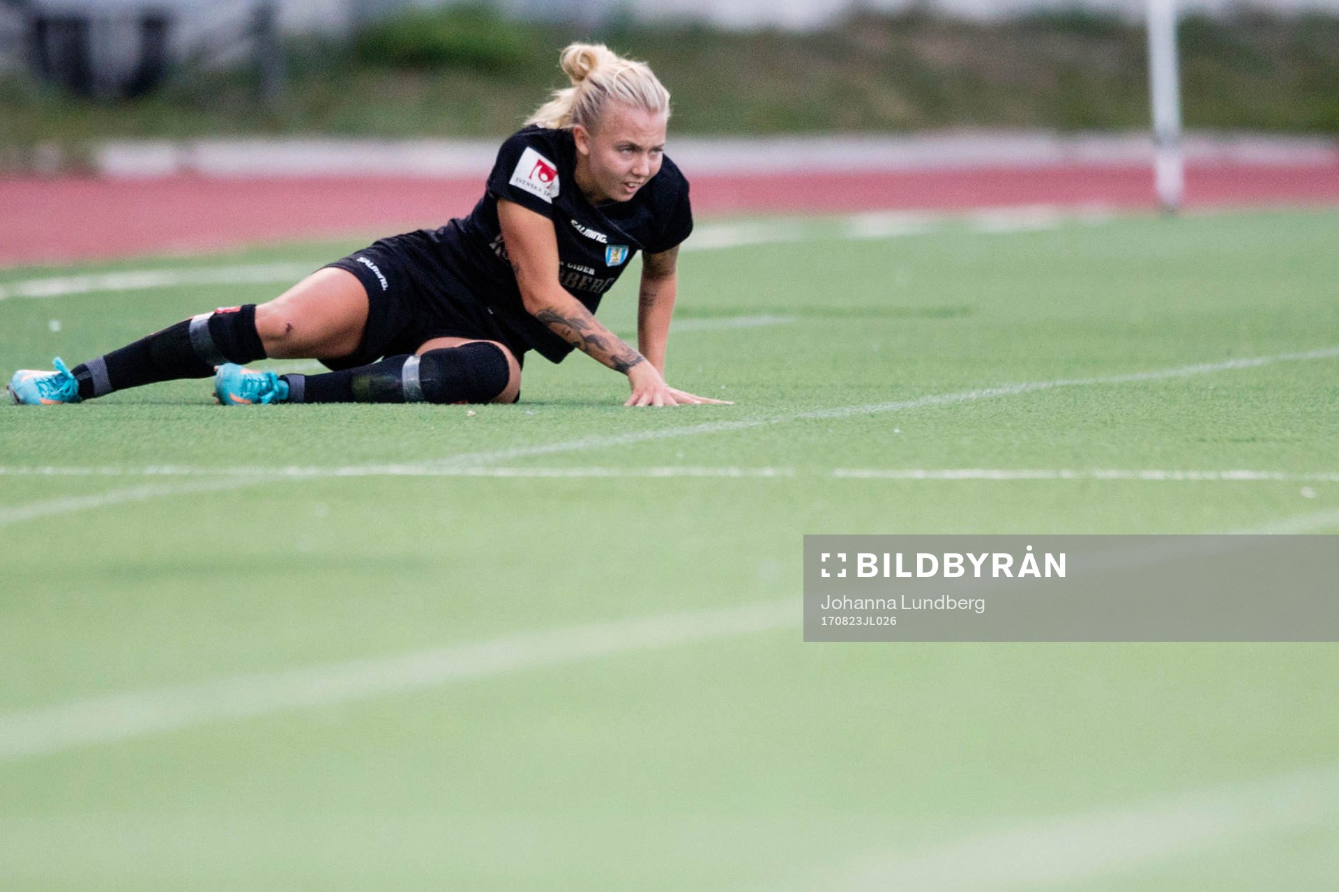 Göteborgs Nathalie Persson  faller i en duell