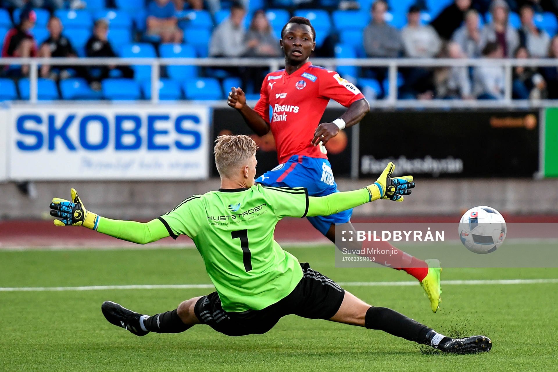 Helsingborgs Monday Samuel och Oskarshamns målvakt Oliver