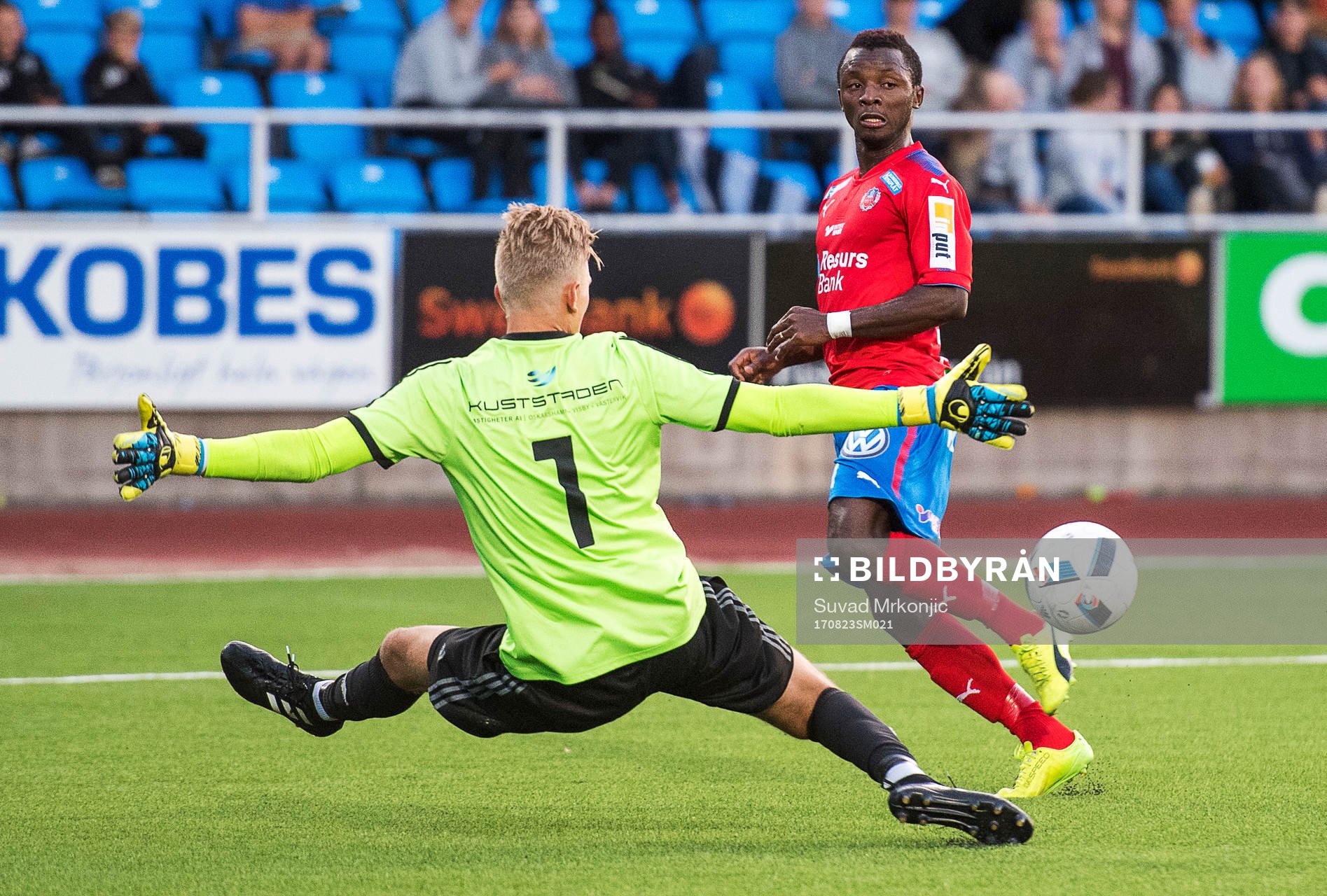 Helsingborgs Monday Samuel och Oskarshamns målvakt Oliver