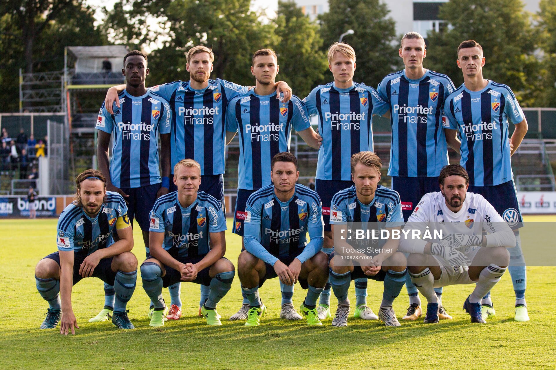 Djurgårdens startelva. Övre raden från vänster Philana Tinotenda Kadewere, Niklas Gunnarsson, Jesper Karlström, Jonathan Augustinsson, Julian Kristoffersen, Haris Radetinac. Nedre raden från vänster, Kevin Walker, Elliot Käck, Kerim Mrabti, Jacob Une Larsson och målvakt Tommi Vaiho innan fotbollsmatchen i Svenska cupen mellan Gamla Upsala och Djurgården den 23 augusti 2017 i Uppsala.