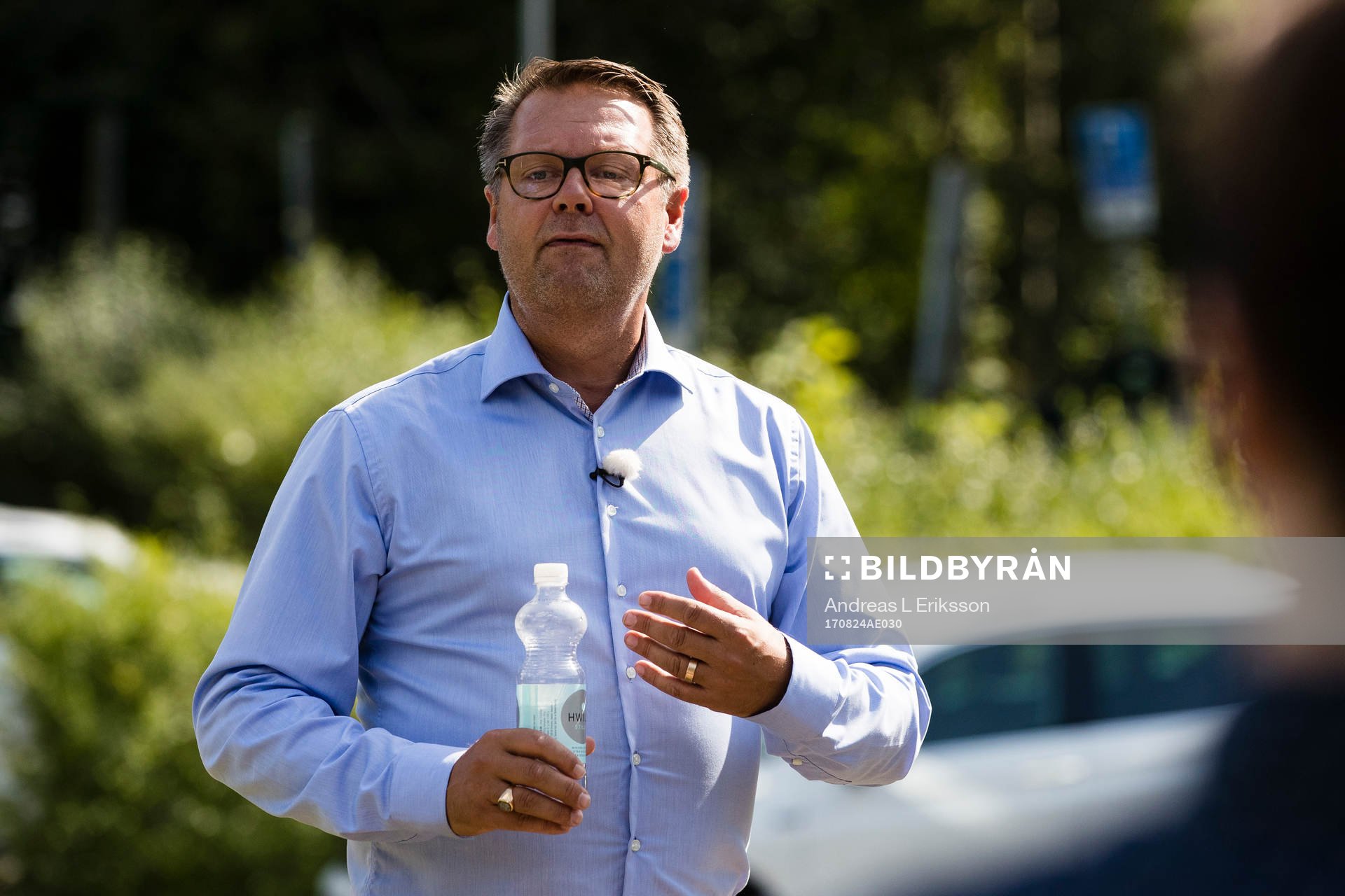 AIK:s VD Mikael Ahlerup talar under en pressträff efter en träning med AIK den 24 augusti 2017 i Stockholm. 