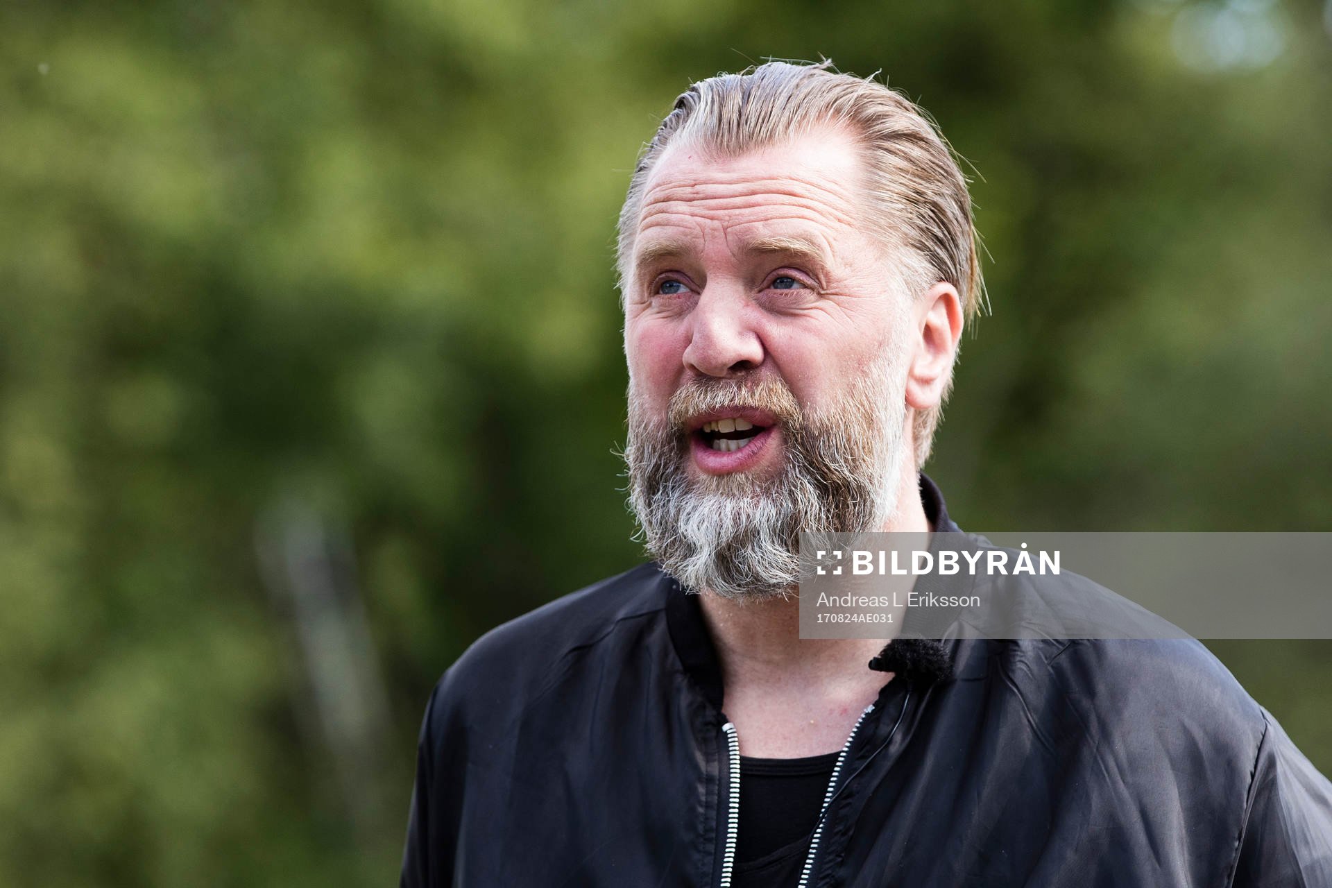 s sportchef Björn Wesström talar