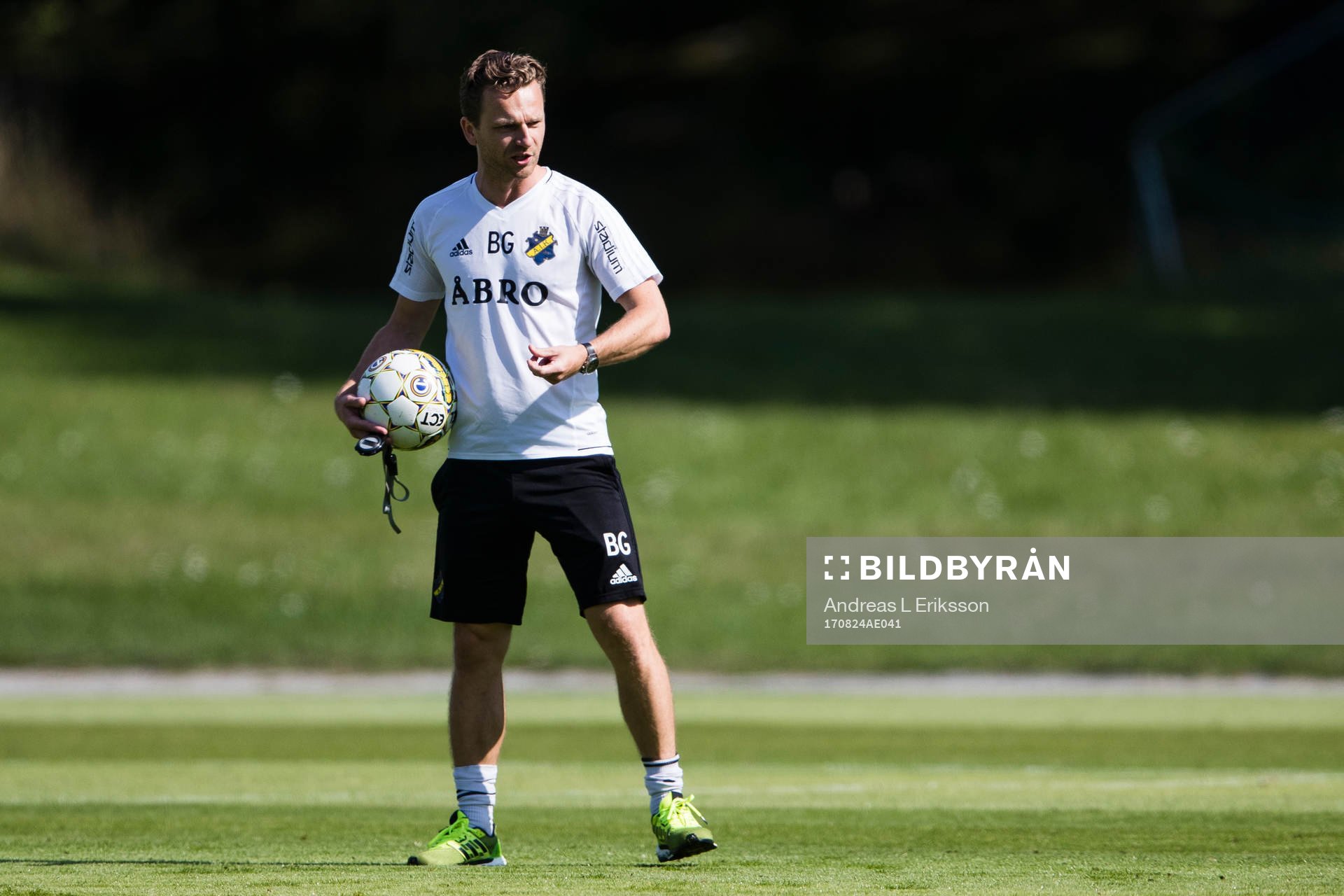 s assisterande tränare Bartosz Grzelak