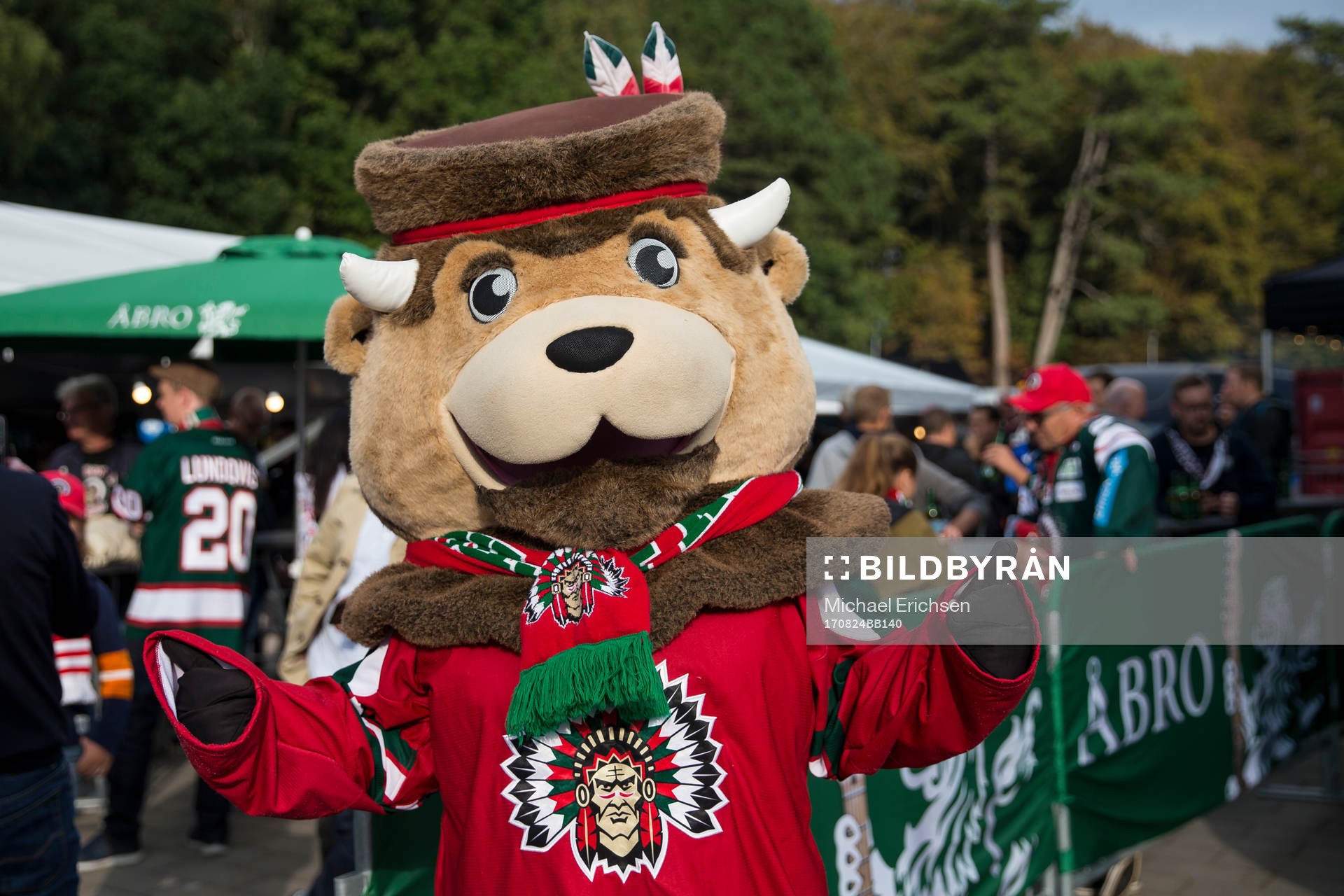 Frölundas mascot Frölle outside Arena Frölundaborg