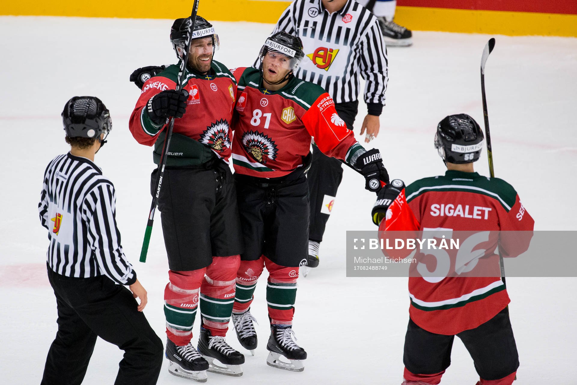 Frölundas Ryan Lasch jublar ihop med Joel Lundqvist