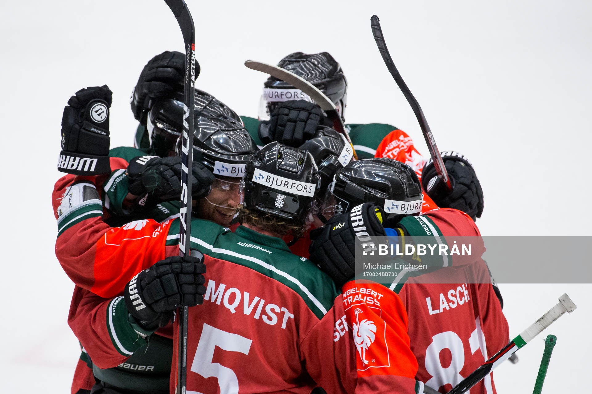 Frölundas Joel Lundqvist jublar ihop med lagkamrater
