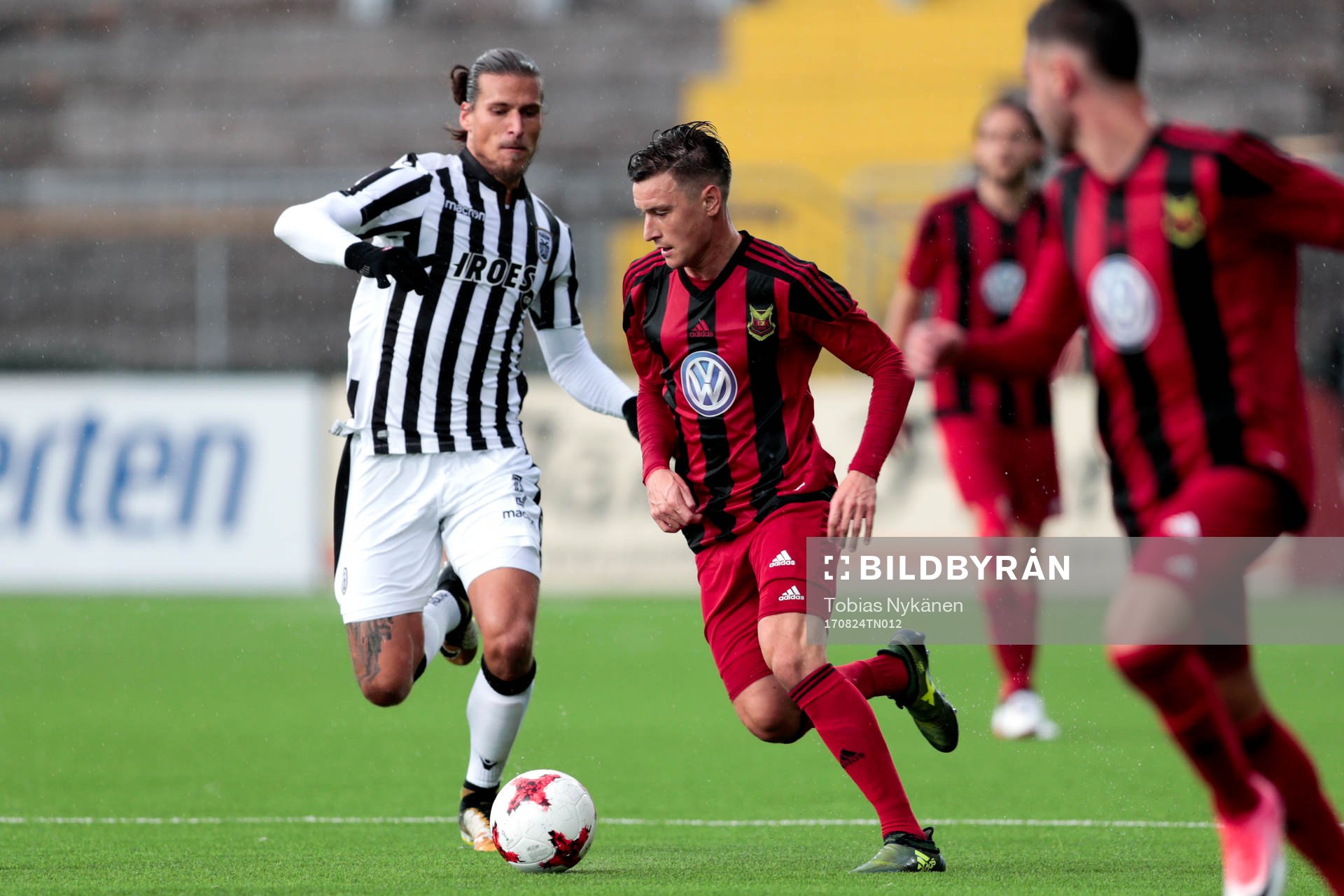 s Aleksandar Prijovic och Östersunds Jamie Hopcutt