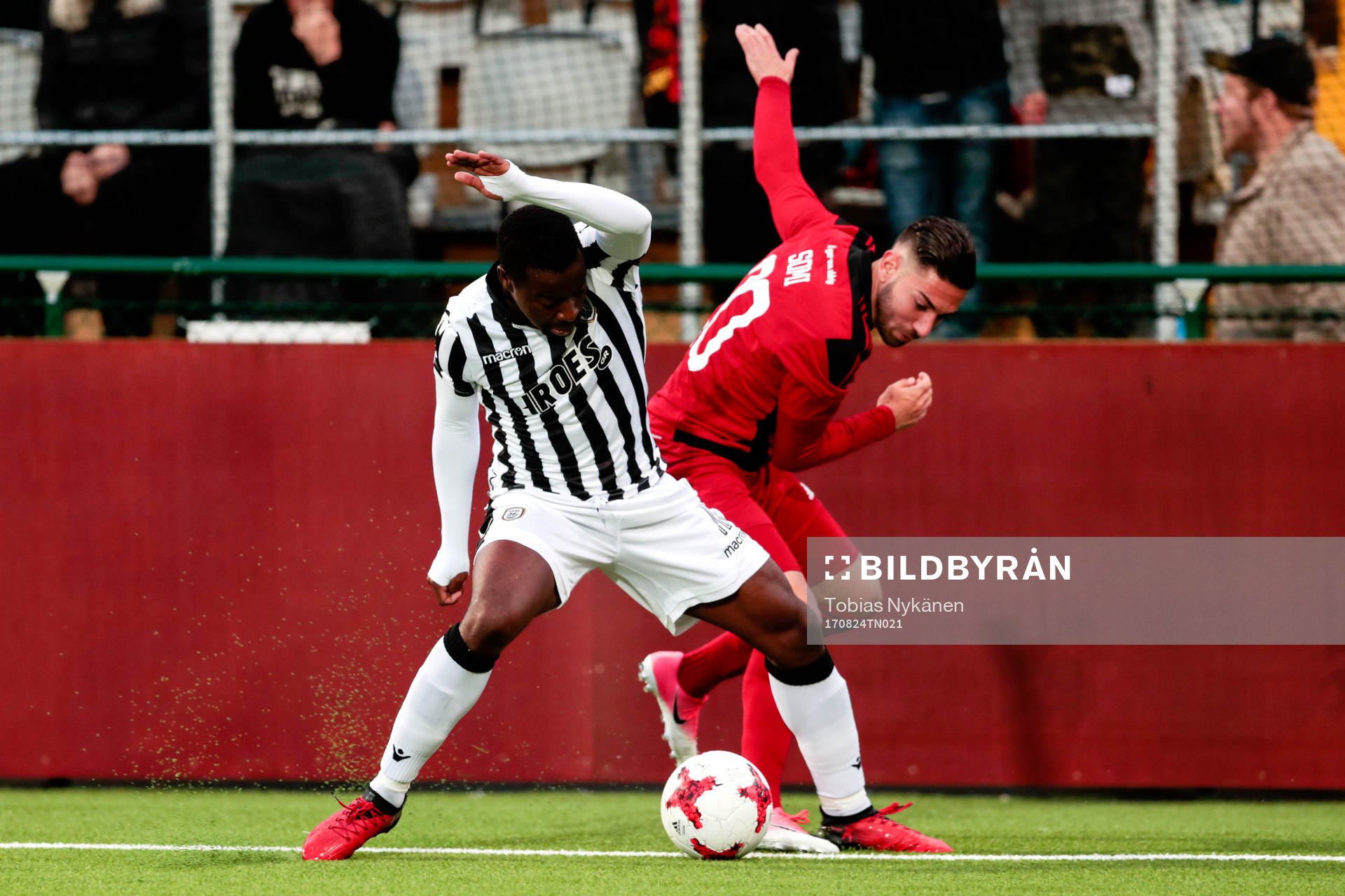 s Djalma Campos och Östersunds Gabriel Somi