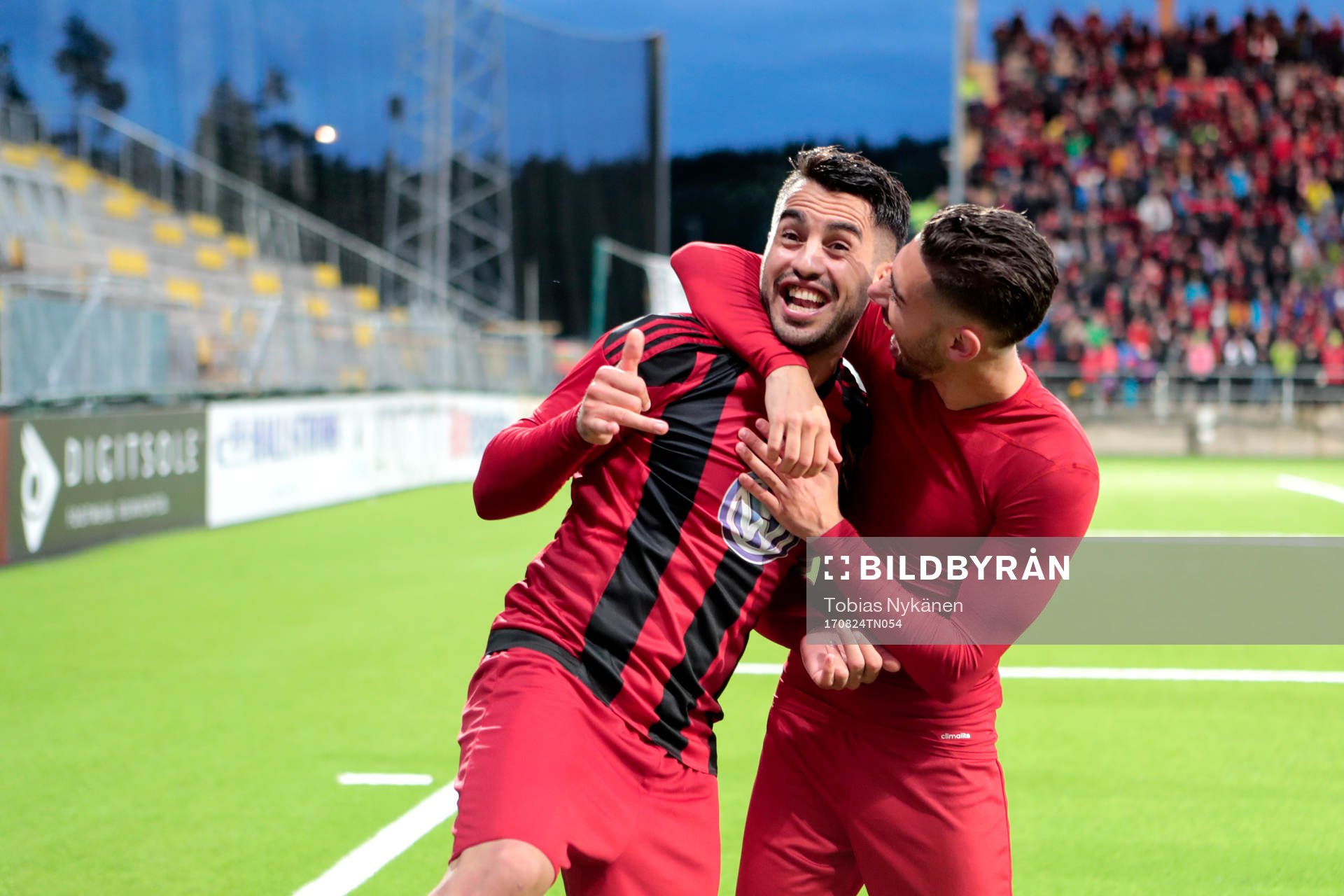 Östersunds spelare jublar