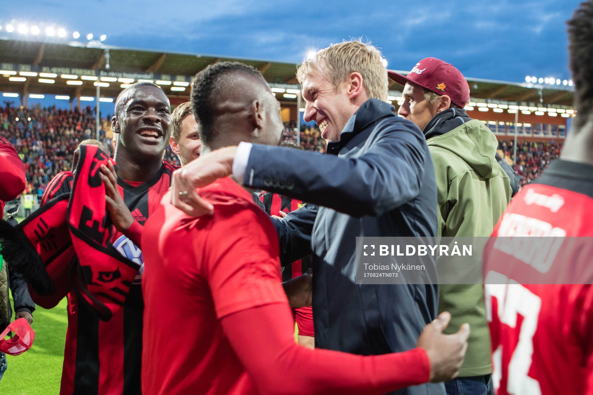 Östersund tränare Graham Potter kramar om Östersunds
