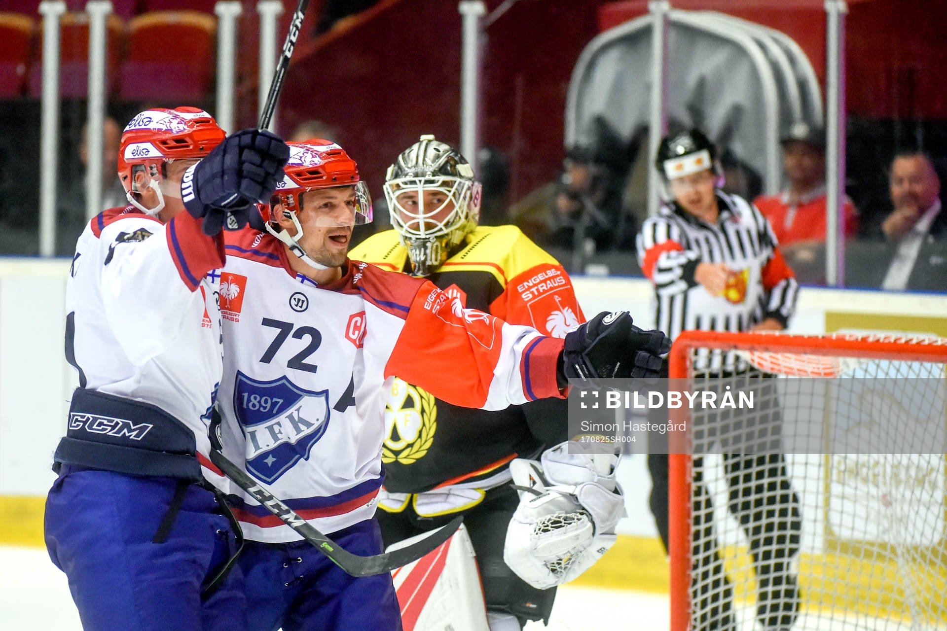 Patrik Carlsson of Helsinki celebrates with his teammates