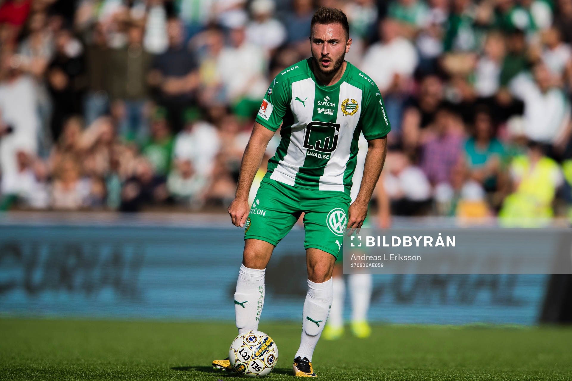 Hammarbys Muamer Tankovic med bollen
