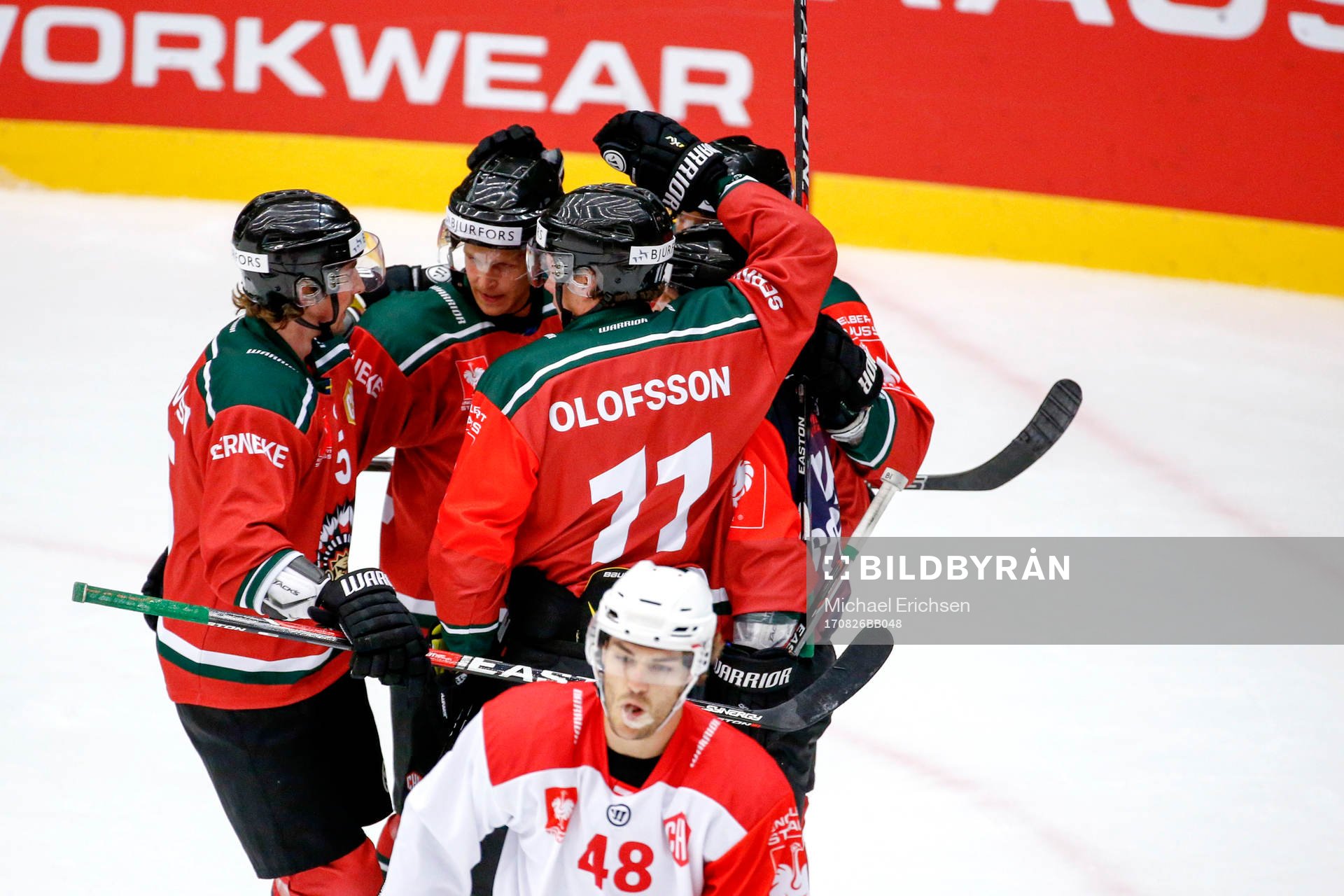 Frölundas Joel Lundqvist jublar med lagkamrater