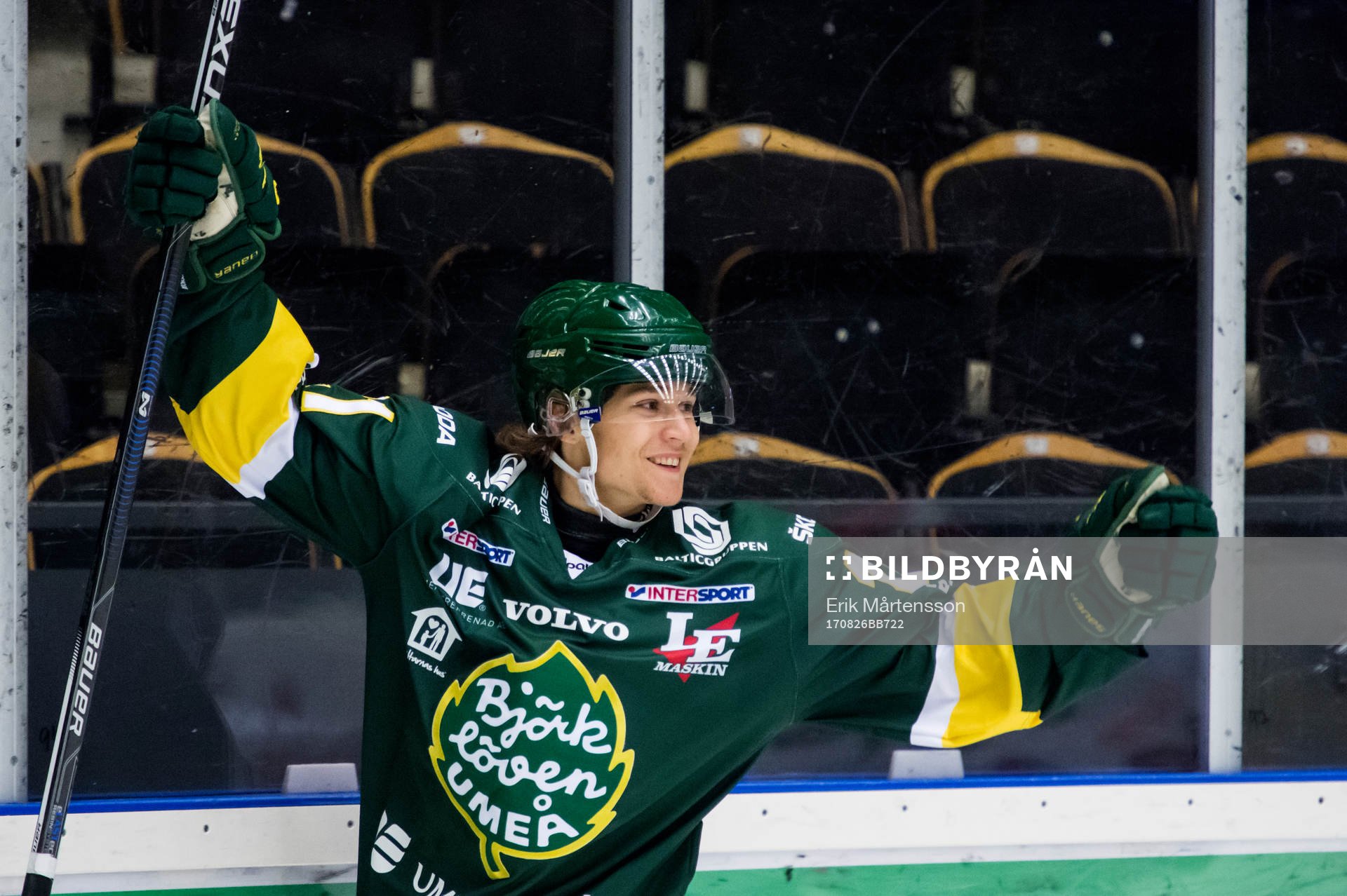 Björklövens Erik Rainersson jublar