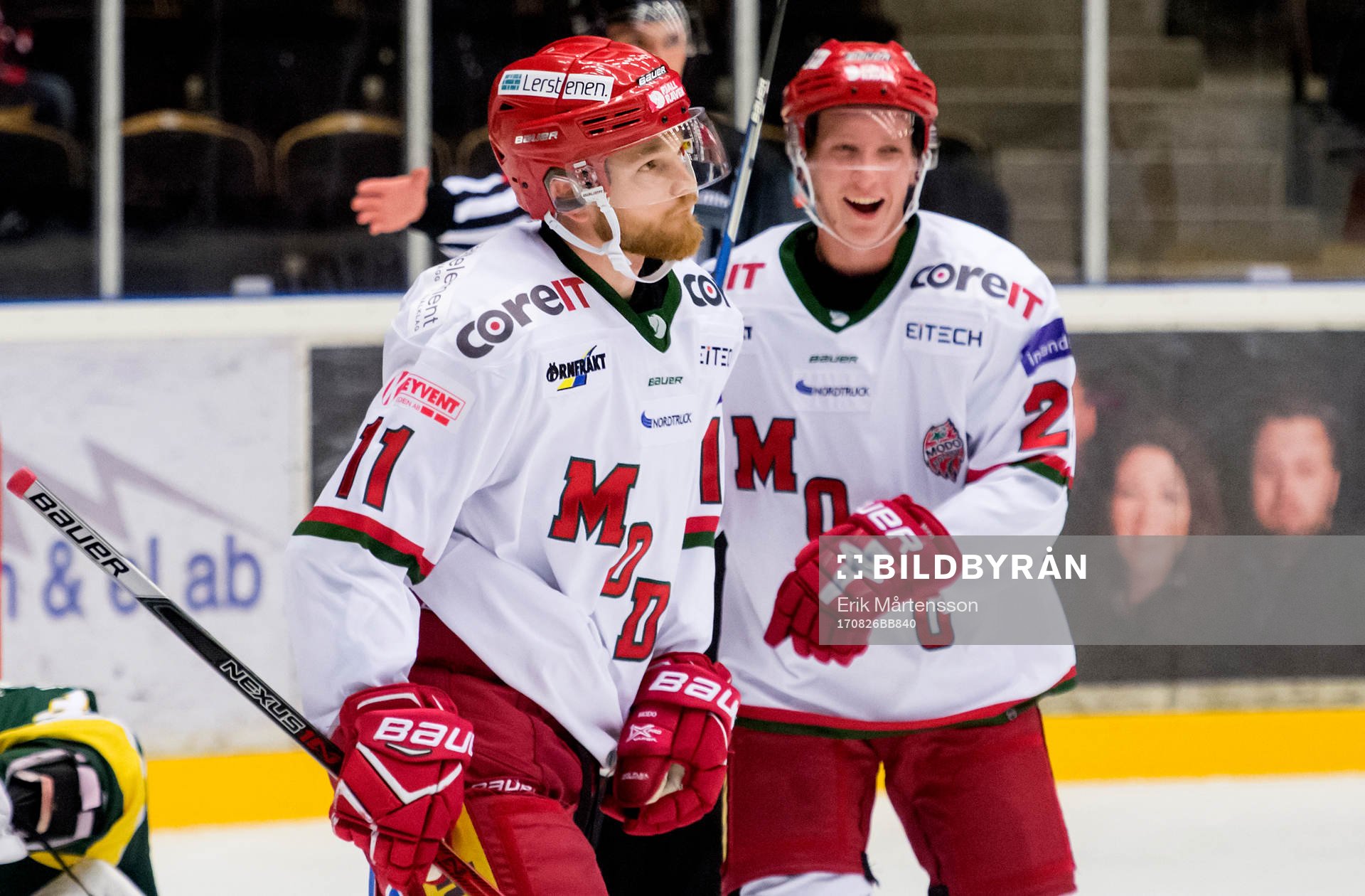 Modos Sam Marklund och Oscar Öhman jublar