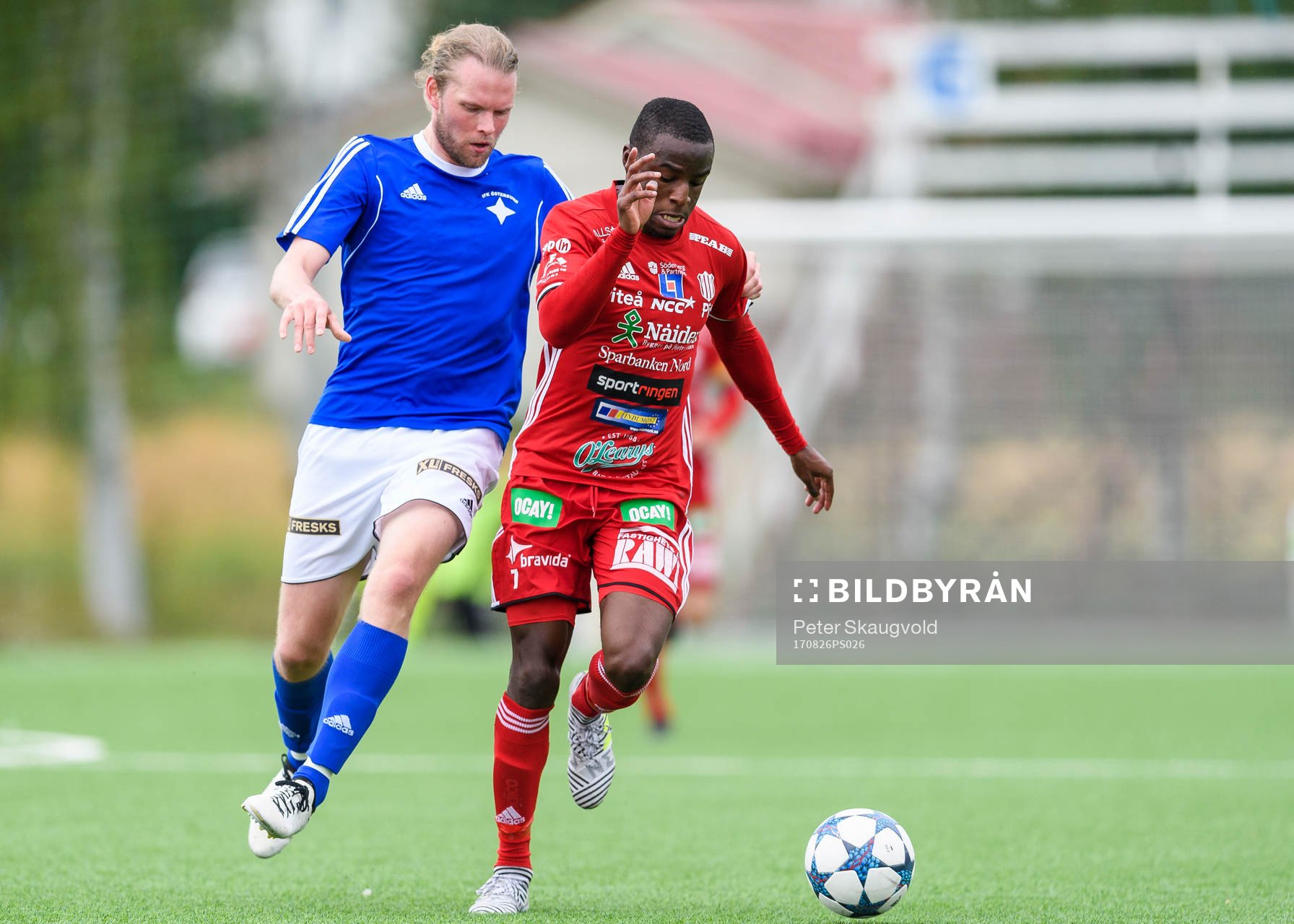 Piteås Moses Duckrell jagas av Östersunds Tom Perman