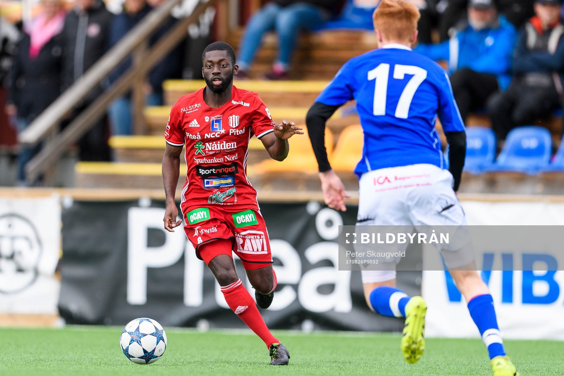 Piteås Samuel Naiwo med bollen