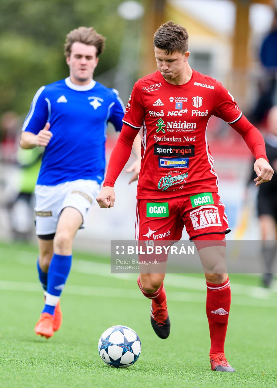 Piteås Joel Edström med bollen