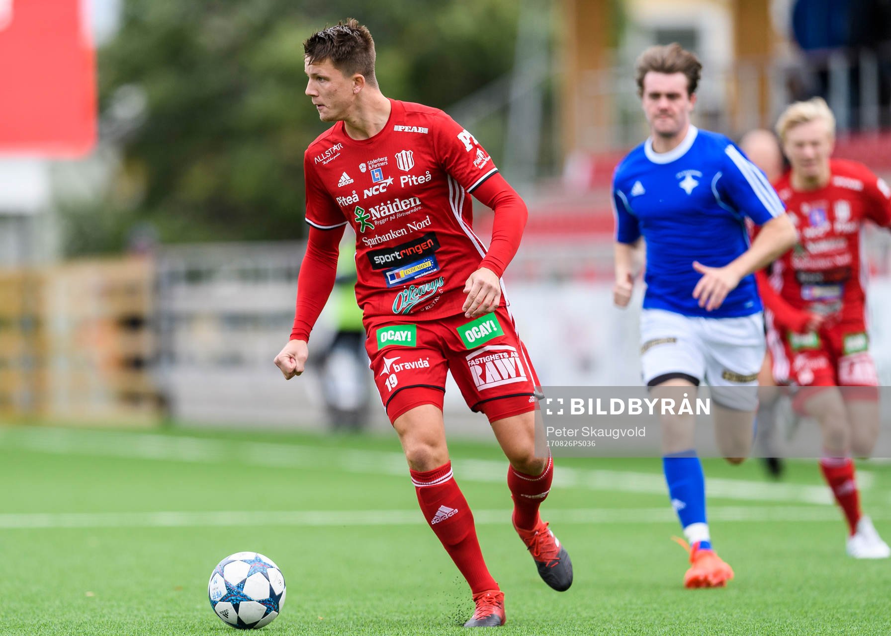 Piteås Joel Edström med bollen