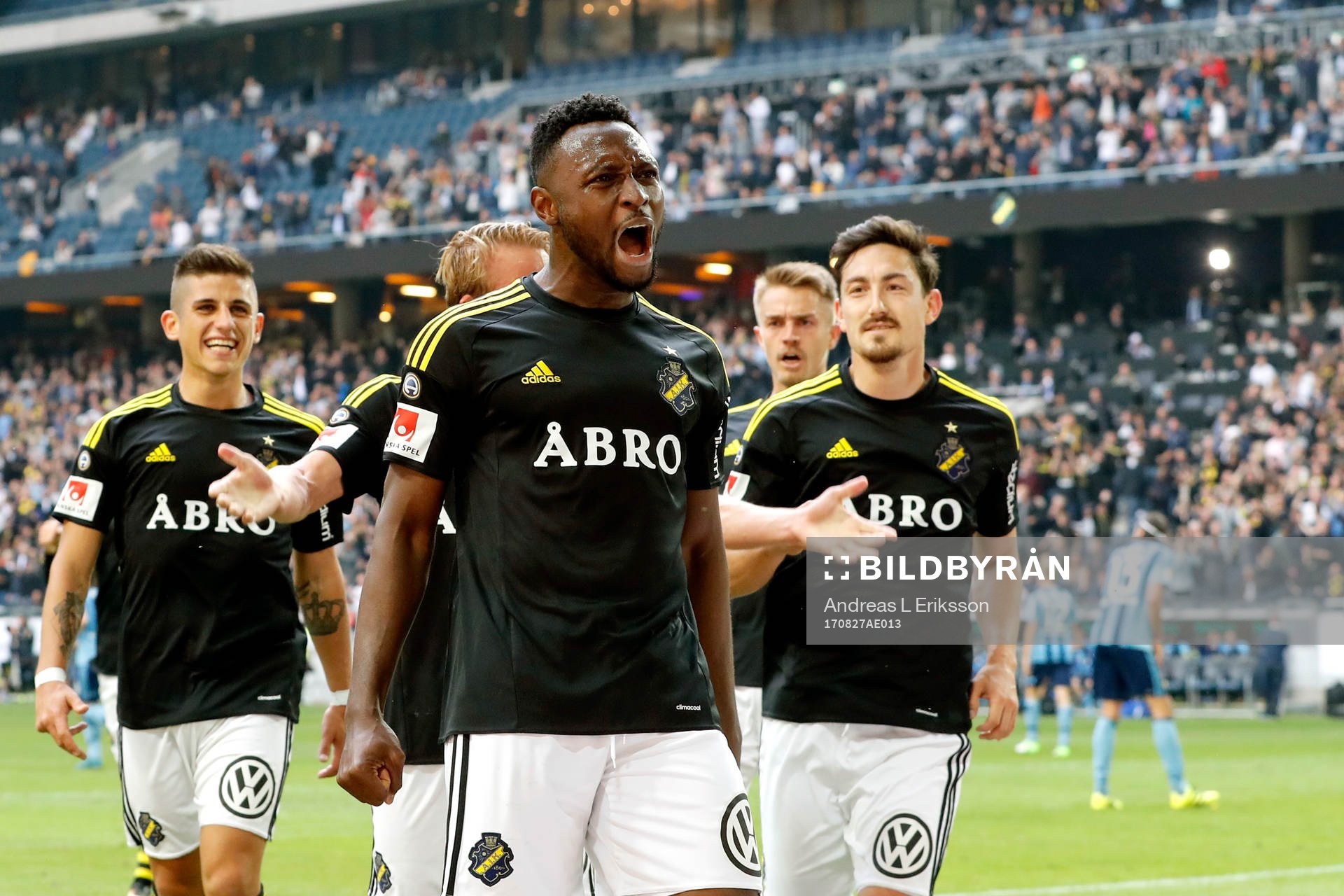 s Chinedu Ogbuke Obasi jublar