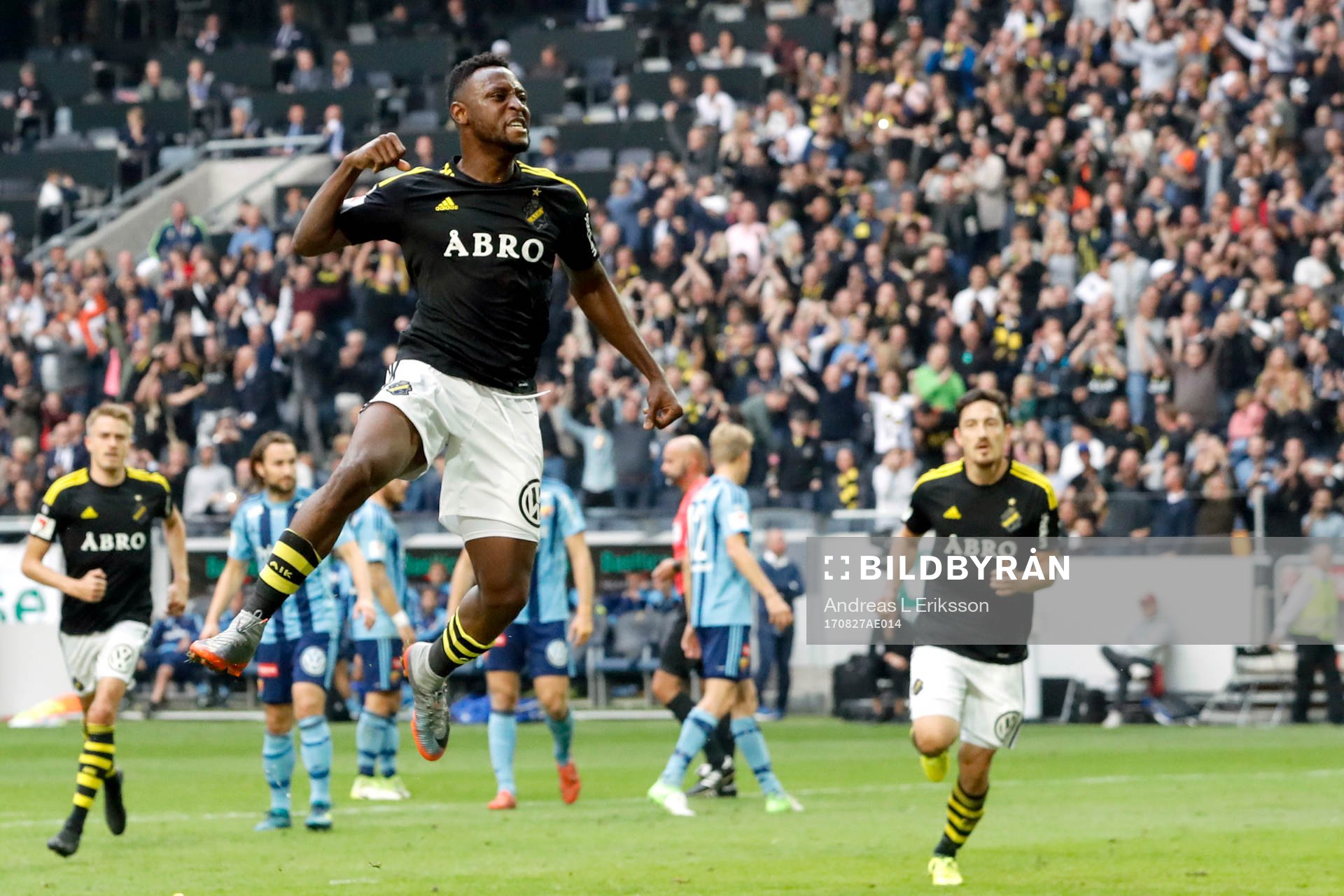 s Chinedu Ogbuke Obasi jublar