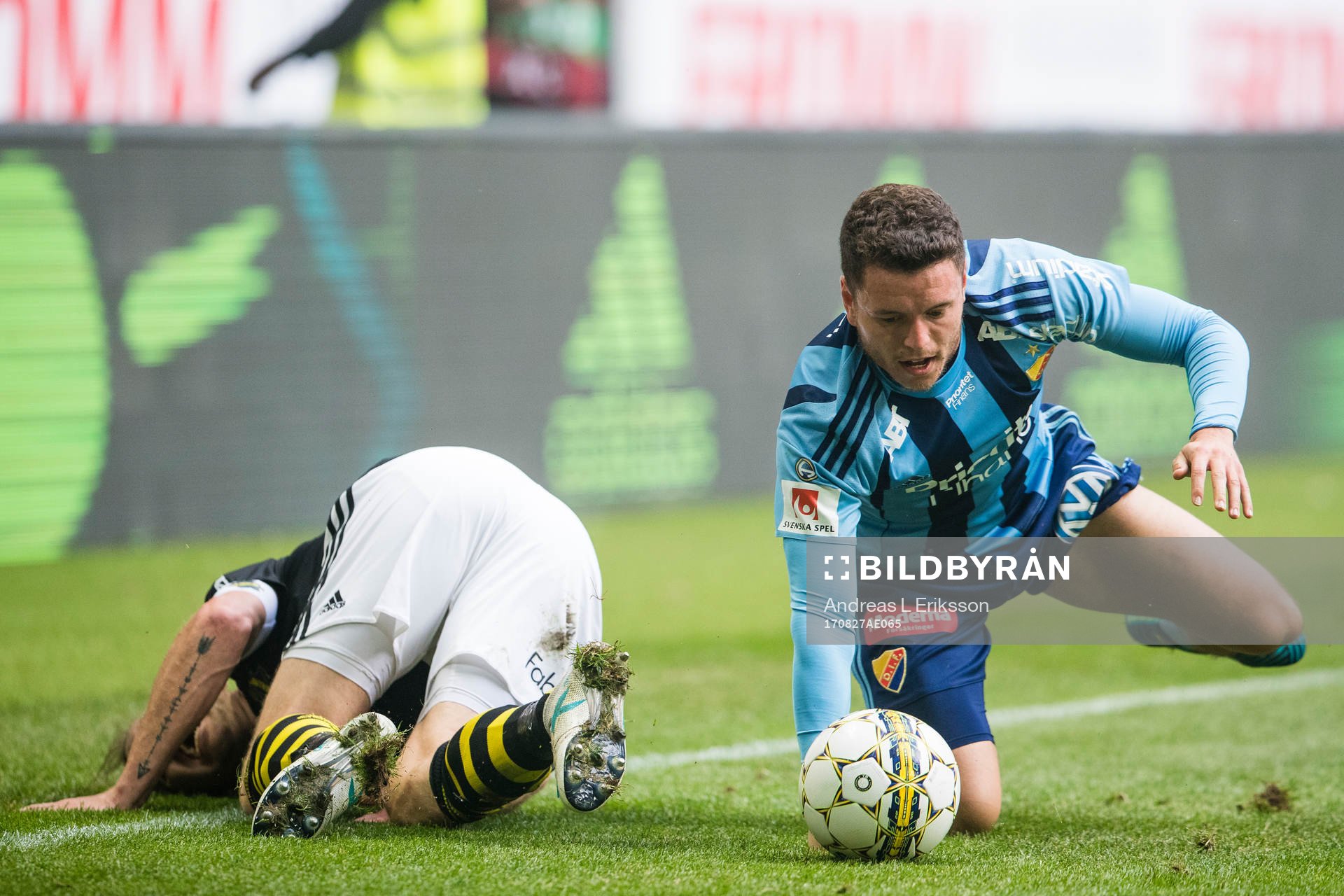 s Nils-Eric Johansson och Djurgårdens Kerim Mrabti