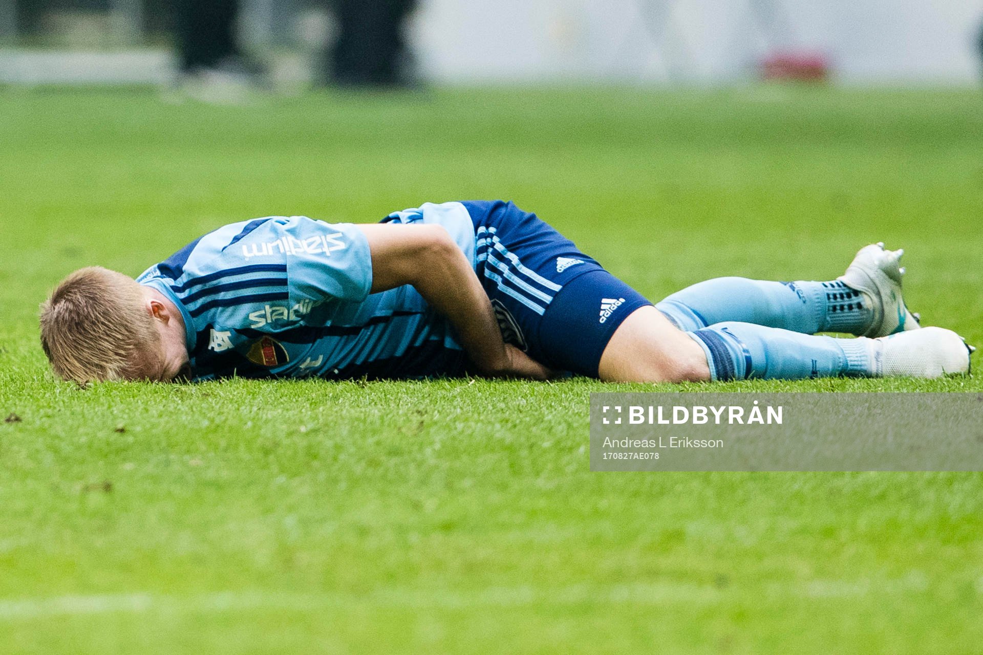 Djurgårdens Elliot Käck ligger och har ont