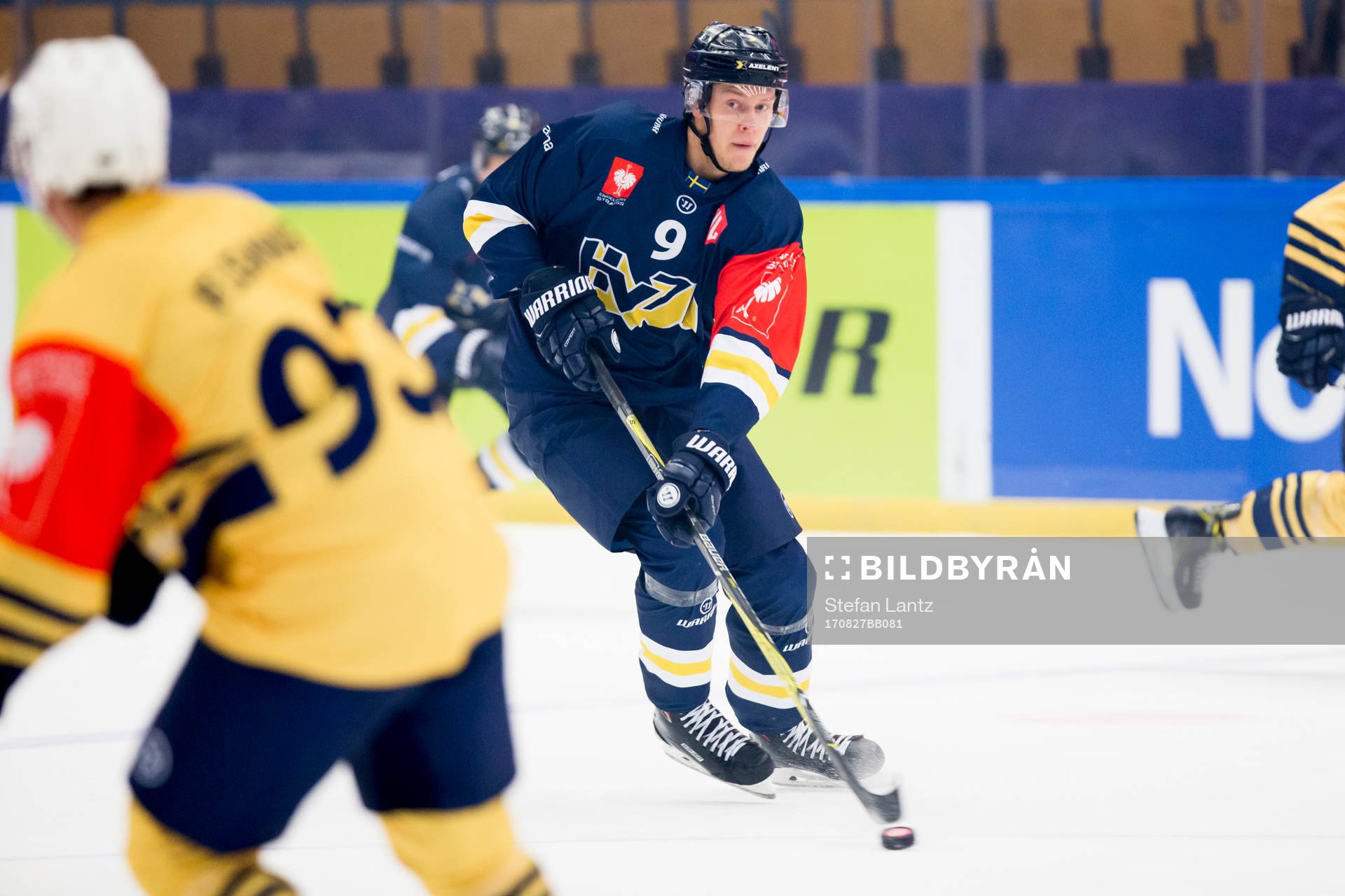HV71 Victor Ejdsell with the puck