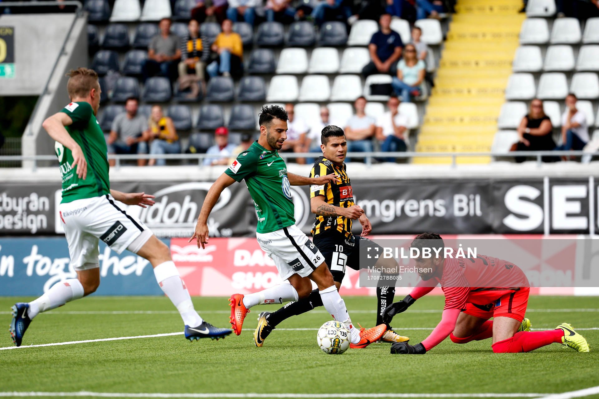 Häckens Paulinho och Jönköpings målvakt Francisco